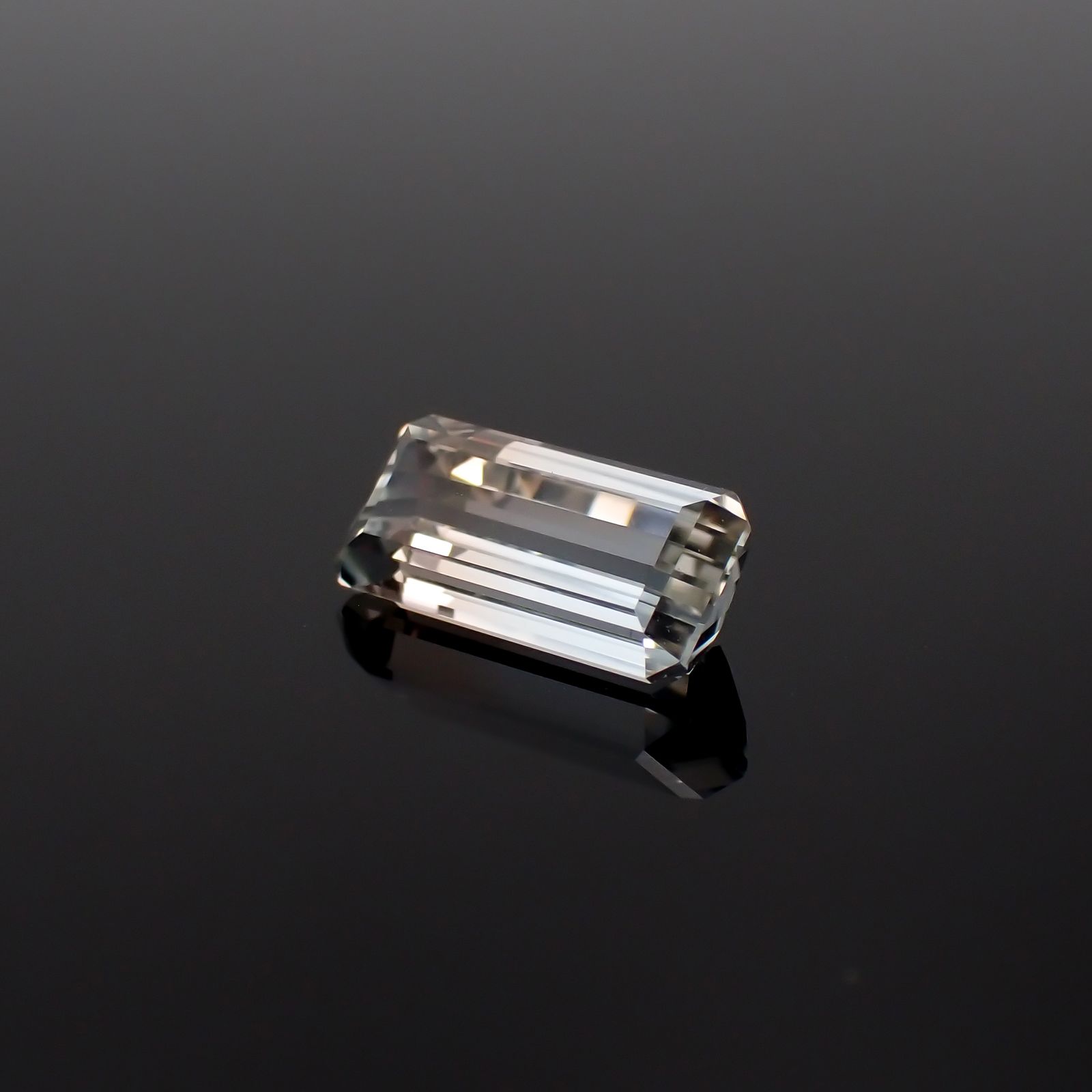 バイカラートパーズ ウクライナ産 2.77ct[231024044]11.4x5.4mm前後