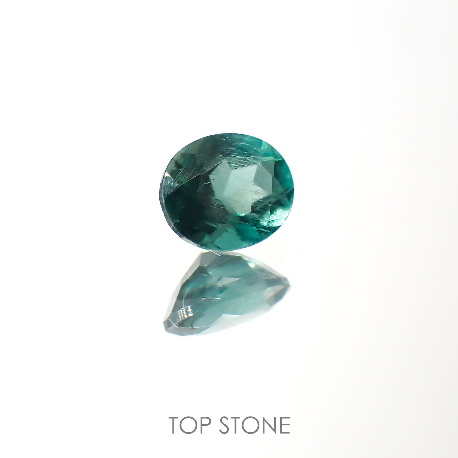 グリーンアパタイト(ノーブルモロキサイト)(宝石名アパタイト) マダガスカル産 0.38ct 識別済[211013536]5×4.1mm前後