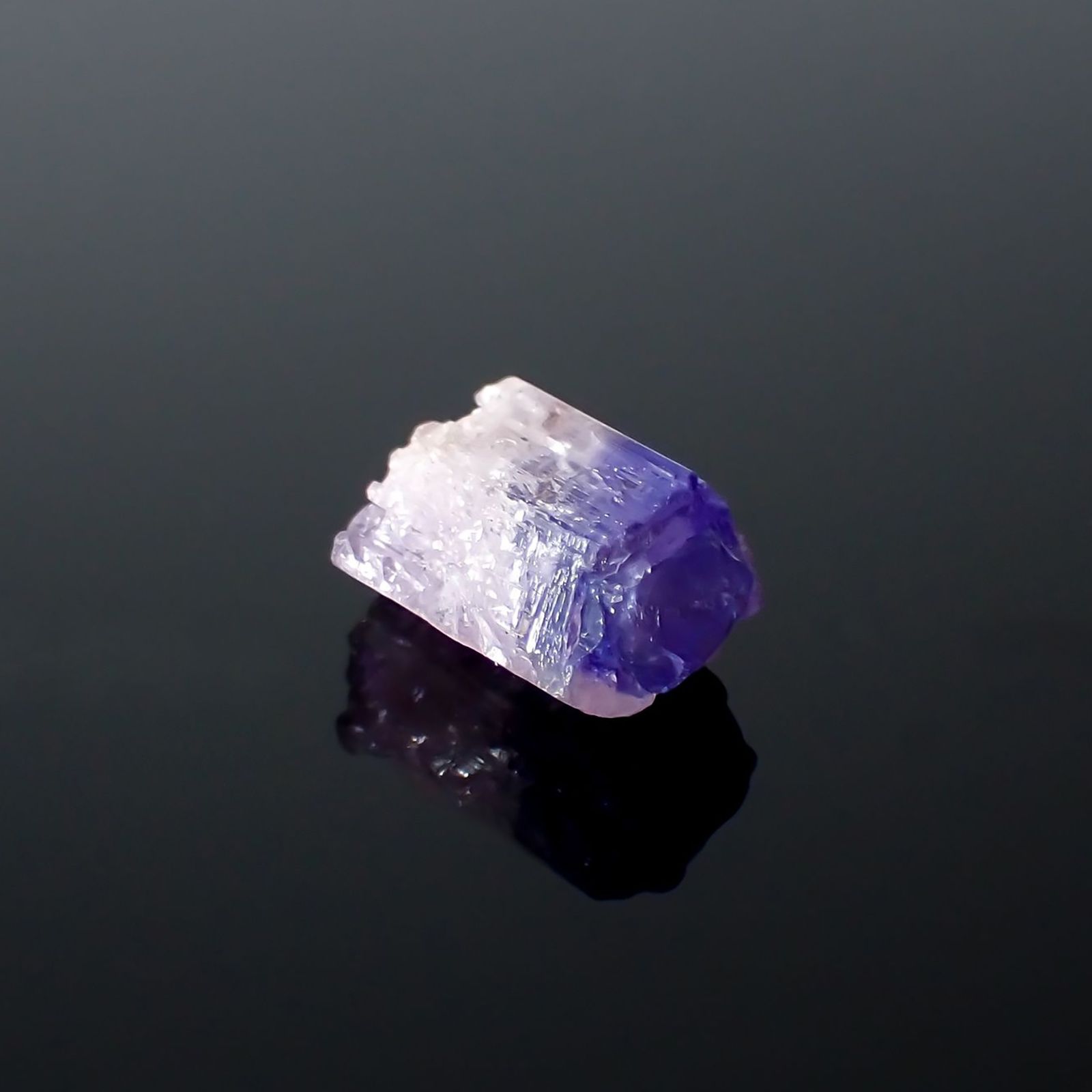 バイカラータンザナイト 原石 タンザニア産 5.87ct / 12.2x9.7mm前後 [260424990]