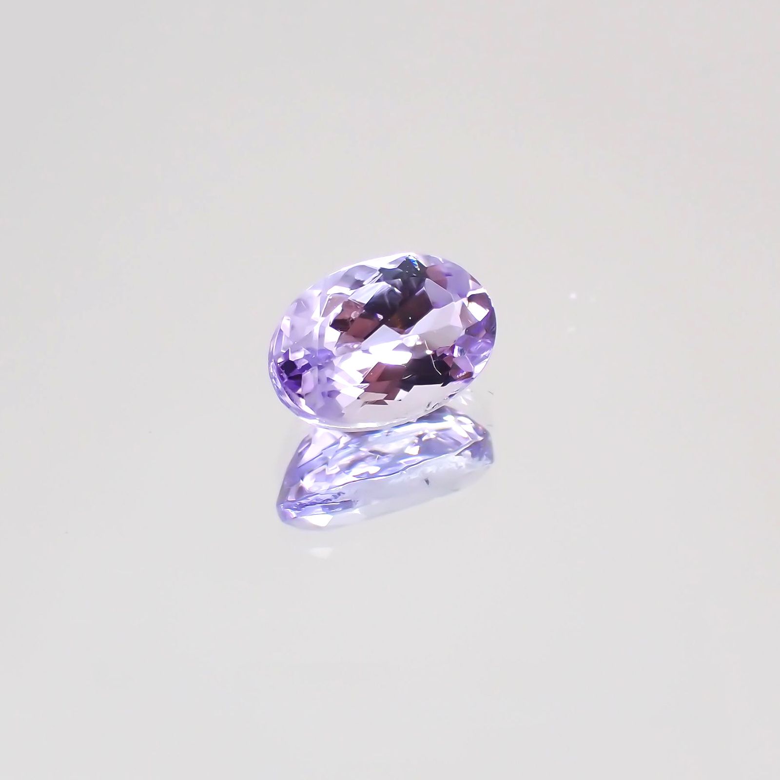 ラベンダーゾイサイト(宝石名ゾイサイト) タンザニア産 0.59ct 識別済[21019347]6.2×4.1mm前後