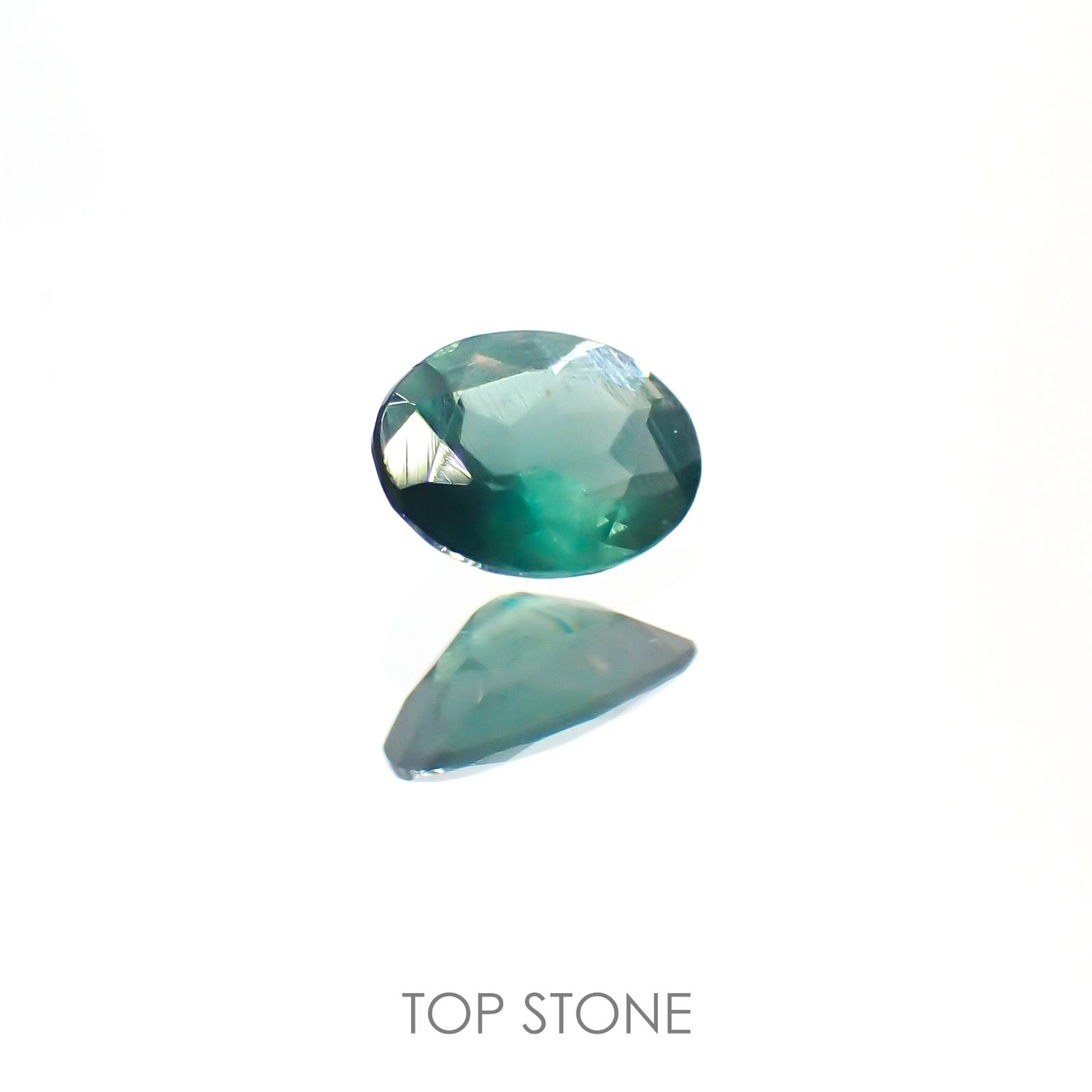 グリーンアパタイト(ノーブルモロキサイト)(宝石名アパタイト) マダガスカル産 0.26ct 識別済[211013537]4.9×3.8mm前後