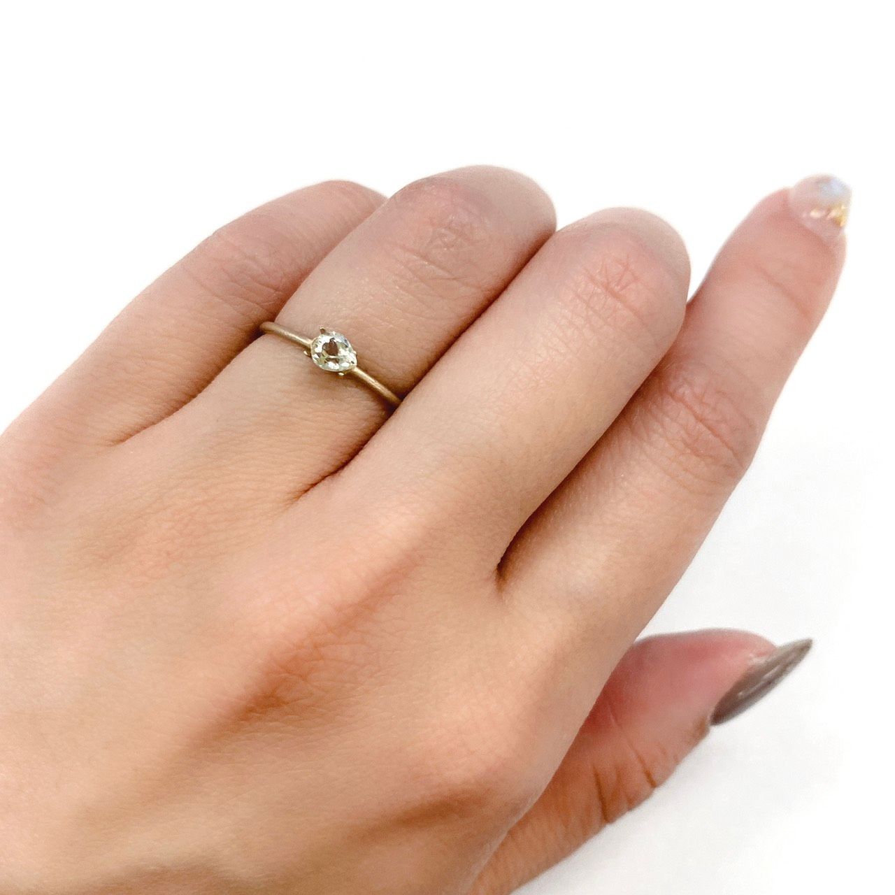 リューコガーネット(宝石名ホワイト グロッシュラー・ガーネット) ビルマ産 0.35ct 識別済[210510772]4.6×3.7mm前後