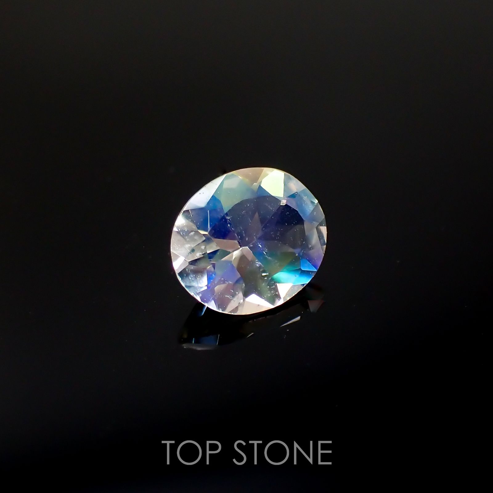 レインボームーンストーン(宝石名ラブラドライト)タンザニア産 0.54ct 識別済[220616645]6.3x5.3mm前後