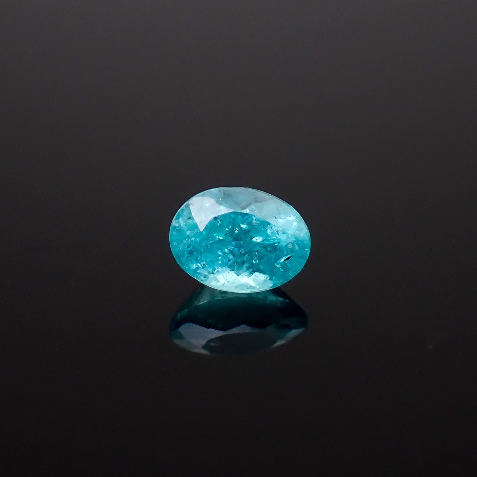 パライバトルマリン ブラジル・パライバ州バターリャ鉱山産 0.24ct / 4.3x3.2mm前後 [260932810]