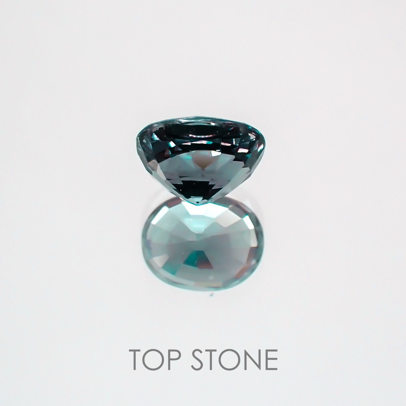 カラーチェンジガーネット(アレキタイプ) マダガスカル・ベキリー産 ルース 0.966ct[21019477]6.2×4.8mm前後