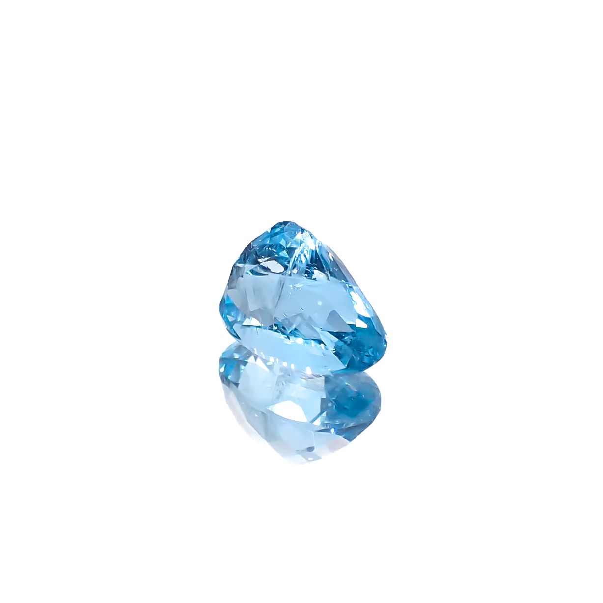 アウイナイト フルオレッセンス(宝石名アウイナイト)ドイツ産 0.727ct ソ付(彩珠)[240929129]6.7x4.4mm前後