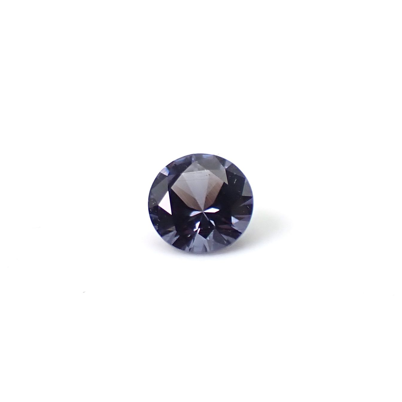 ベキリーブルーガーネット（カラーチェンジガーネット アレキタイプ） マダガスカル・ベキリー産 0.28ct / 4.1x4.1mm前後 [251231512]