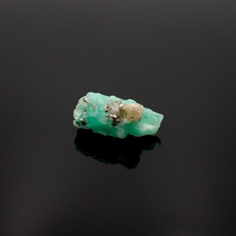 エメラルド原石 コロンビア産 11.22ct[230421707]19.4x11.2mm前後