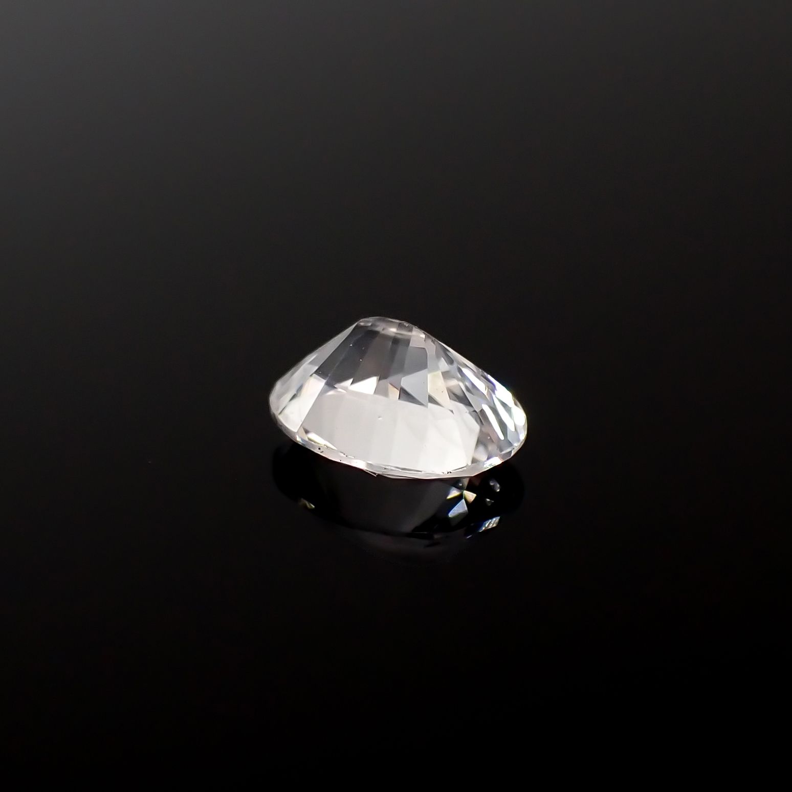 カラーレスサファイア スリランカ産 0.43ct[240527479]5.1x3.8mm前後