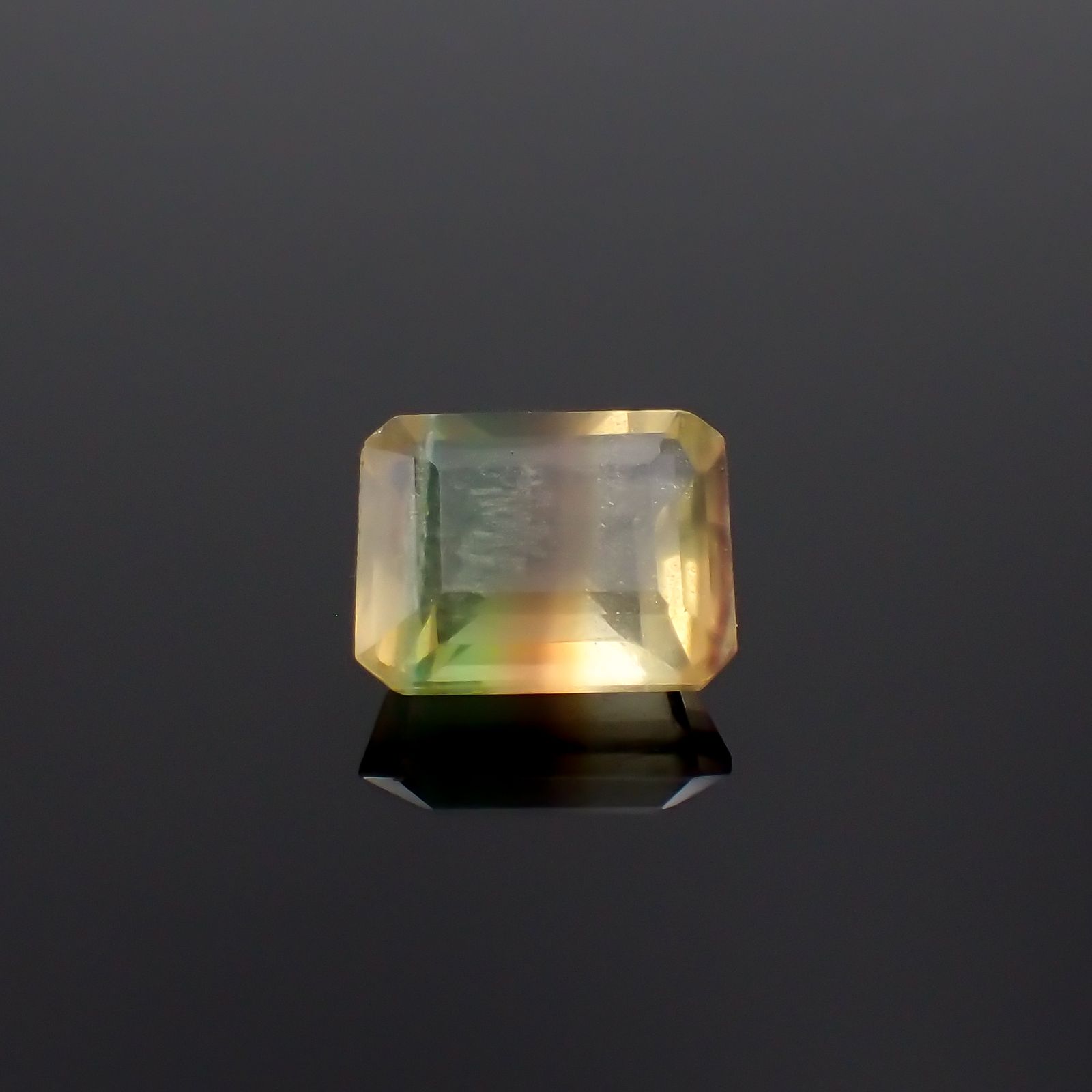 バイカラーフローライト フルオレッセンス ブラジル産 3.97ct[230722976]10x7.9mm前後