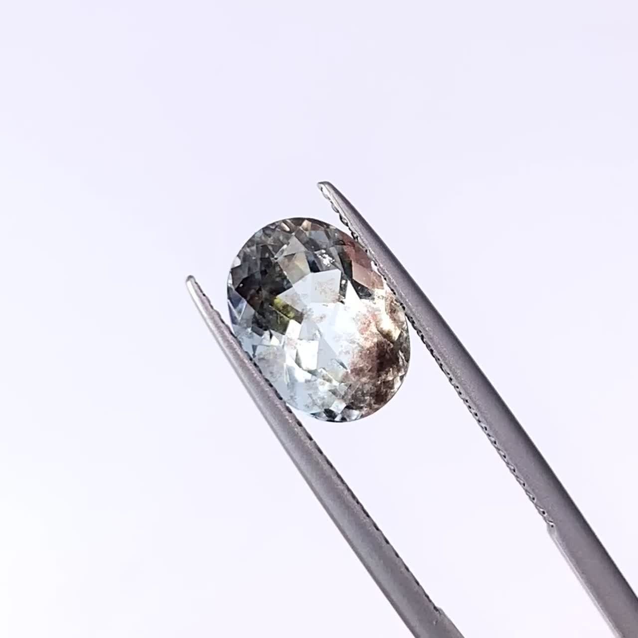 アクアマリンの魅力とは？特徴や高品質な宝石の選び方を解説 | TOP