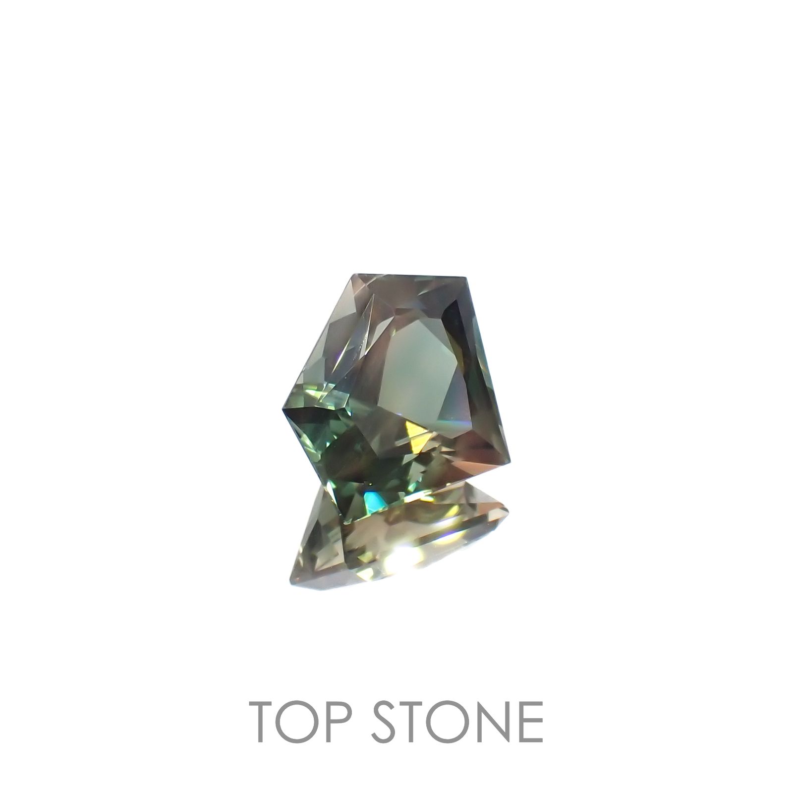 ◇カスタムカット◇バイカラーオレゴンサンストーン(宝石名ラブラドライト)アメリカ・オレゴン州産 4.84ct 識別済[230321116]11.3x13.6mm前後