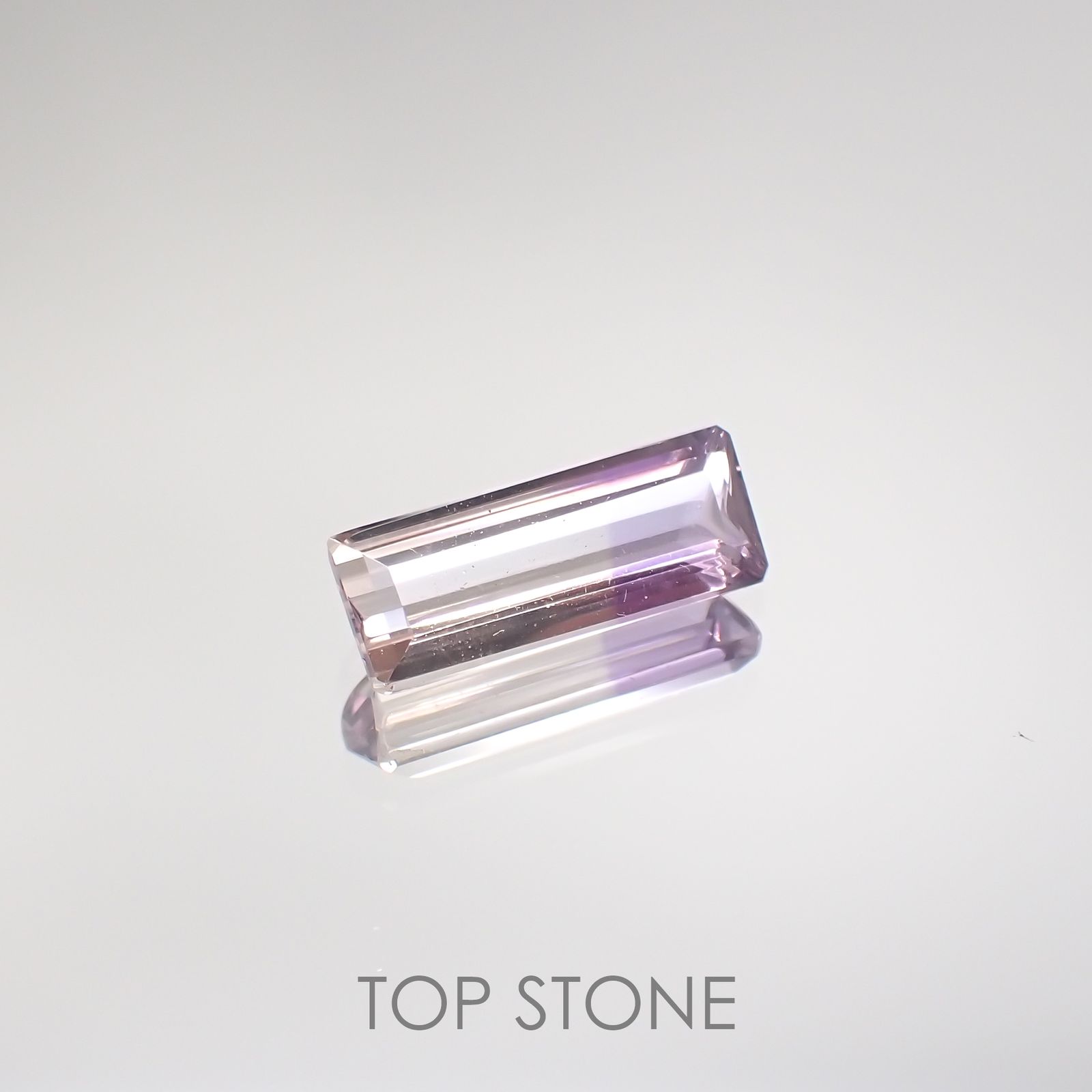 アワーグラスアメジスト(宝石名バイカラー・クォーツ) モロッコ産 2.04ct 識別済[210812319]13×5mm前後