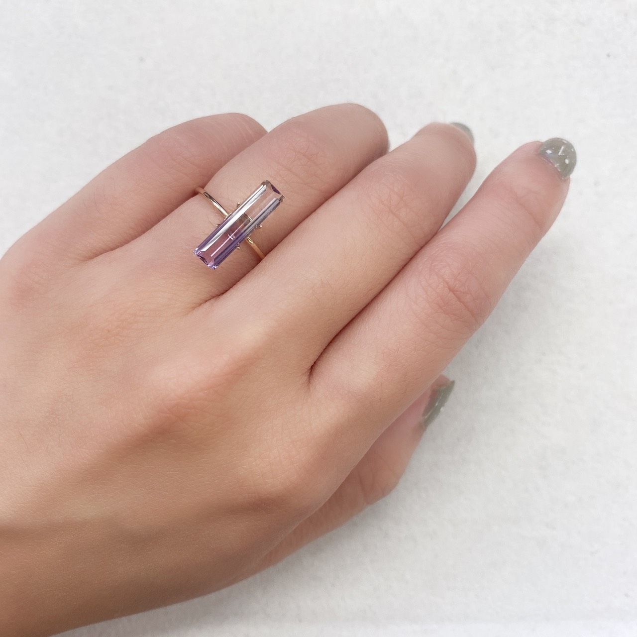アワーグラスアメジスト モロッコ産 ルース 1.8ct[210912324]16.1×4.2mm前後