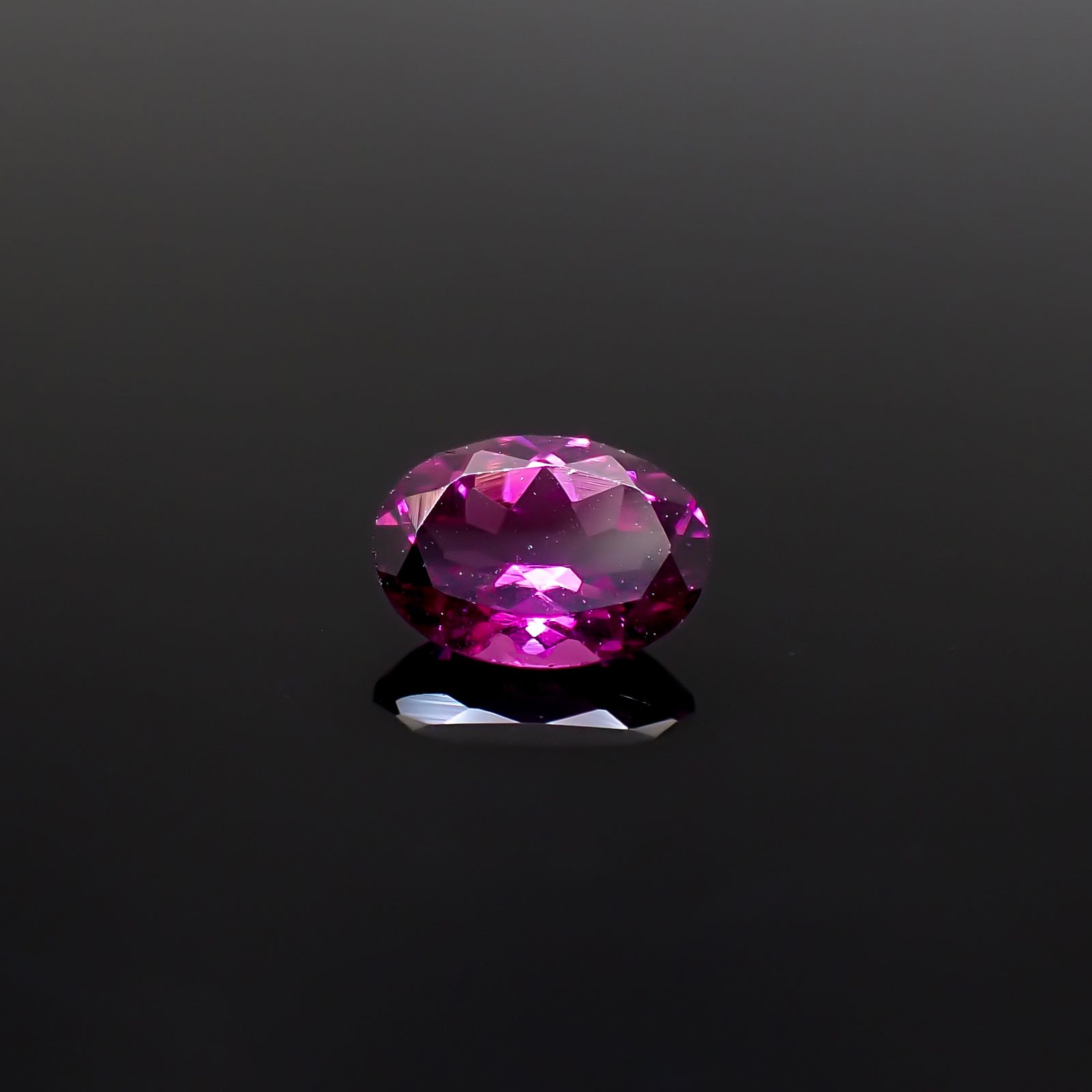 グレープガーネット ブラジル産 0.84ct [241229636]6.9x5mm前後