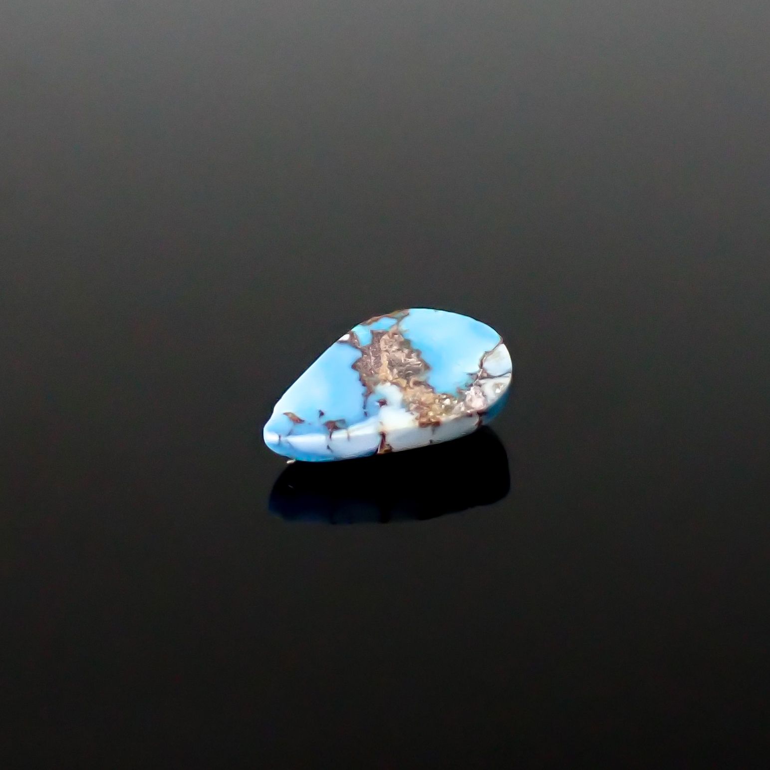 ターコイズ カザフスタン・ゴールデンヒル鉱山産 1.71ct / 11.5x7.9mm前後 [260632396]