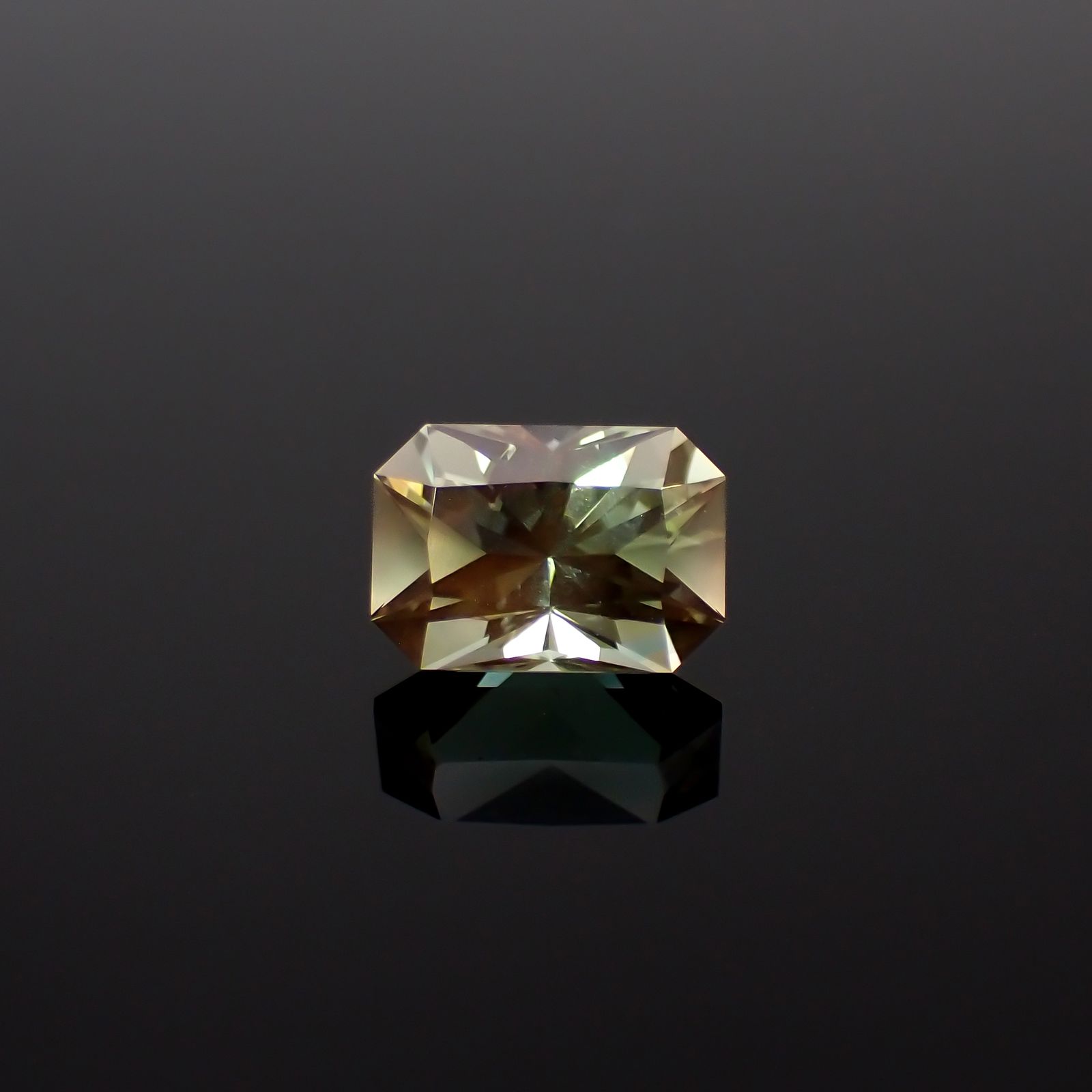 ◇バリオンカット◇バイカラーオレゴンサンストーン アメリカ・オレゴン州産 3.02ct[231224663]10.3x7.2mm前後