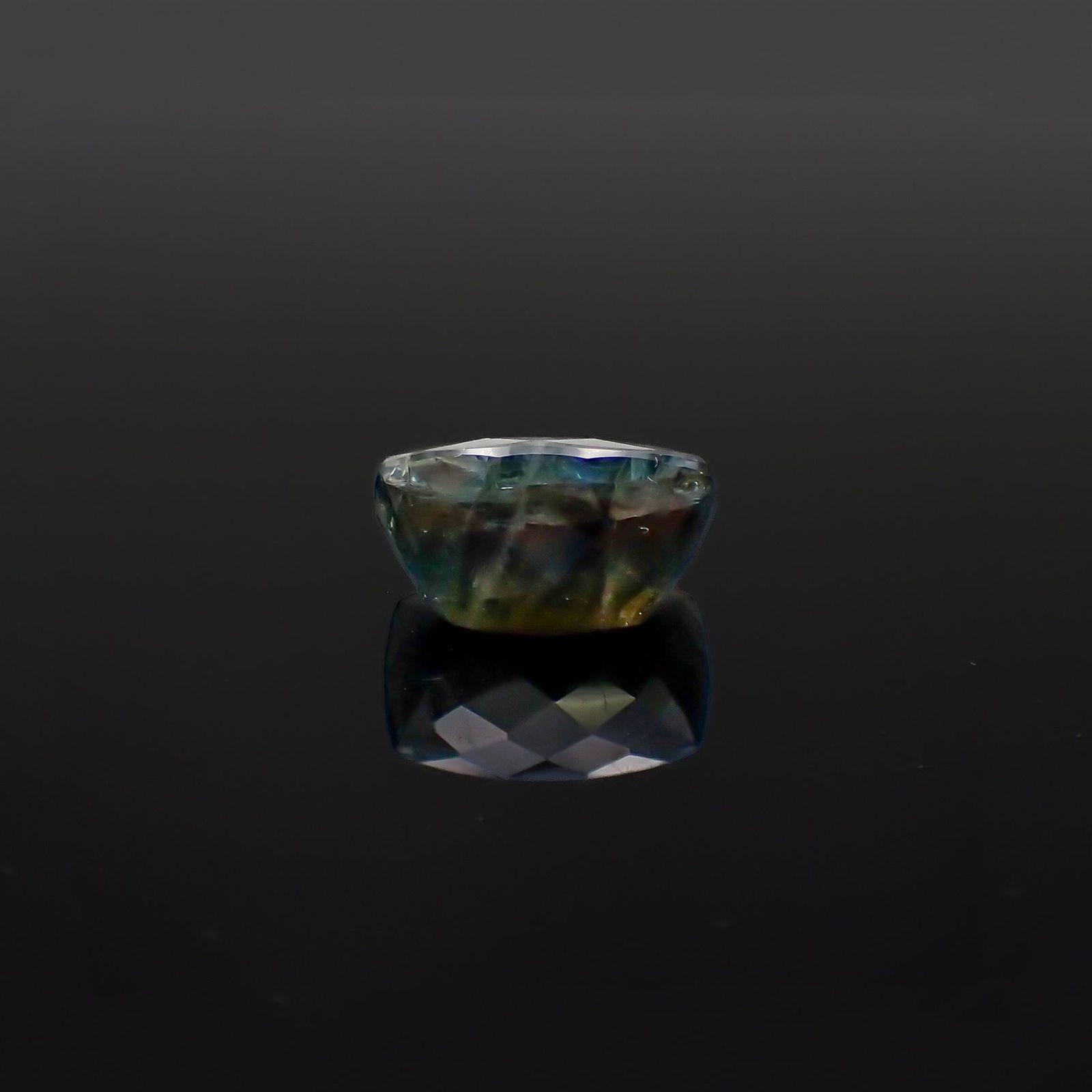 ゴールドシーンサファイア非加熱 ケニア産 9.97ct / 14.2x9.1mm前後 [230321339]