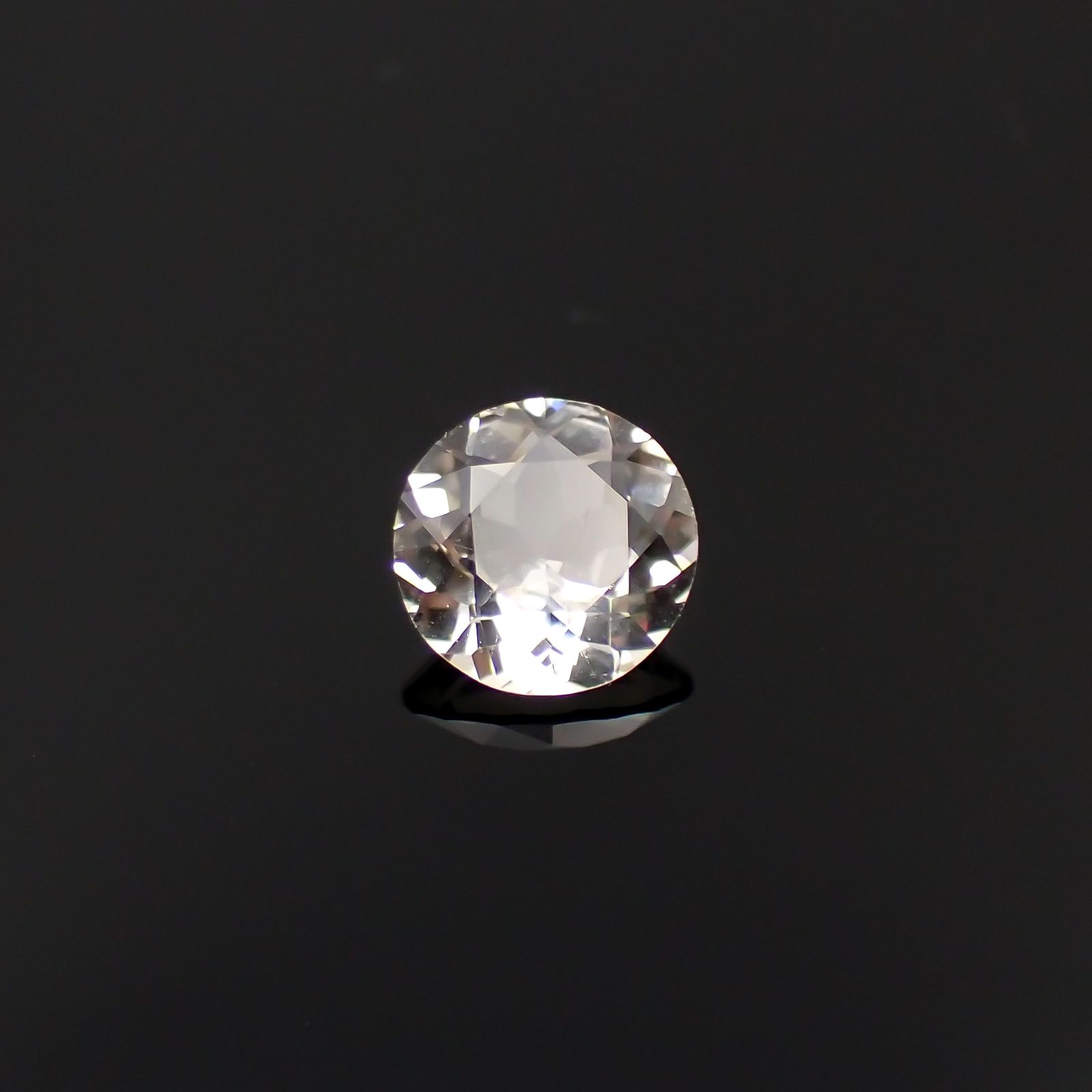 含バリウム・サニディン(宝石名サニディン)ドイツ産 0.62ct 識別済[231224967]6x6mm前後