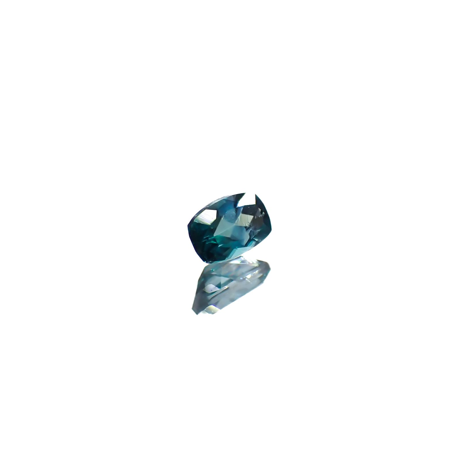 グランディディエライト(宝石名グランディディエライト)マダガスカル産 0.11ct 識別済[240326595]3.7x2.5mm前後