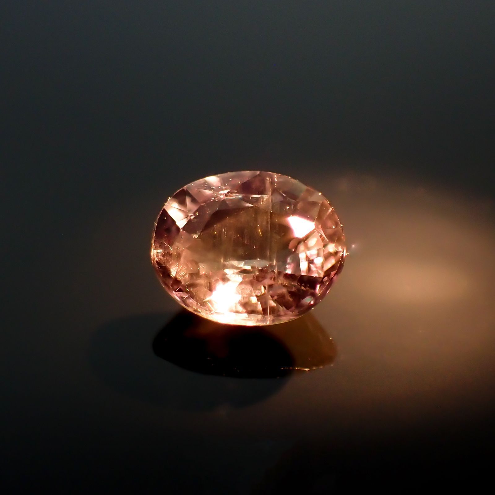 アレキサンドライト(宝石名アレキサンドライト) マダガスカル産 0.342ct ソ付(彩珠)[20117000]4.5×3.7mm前後