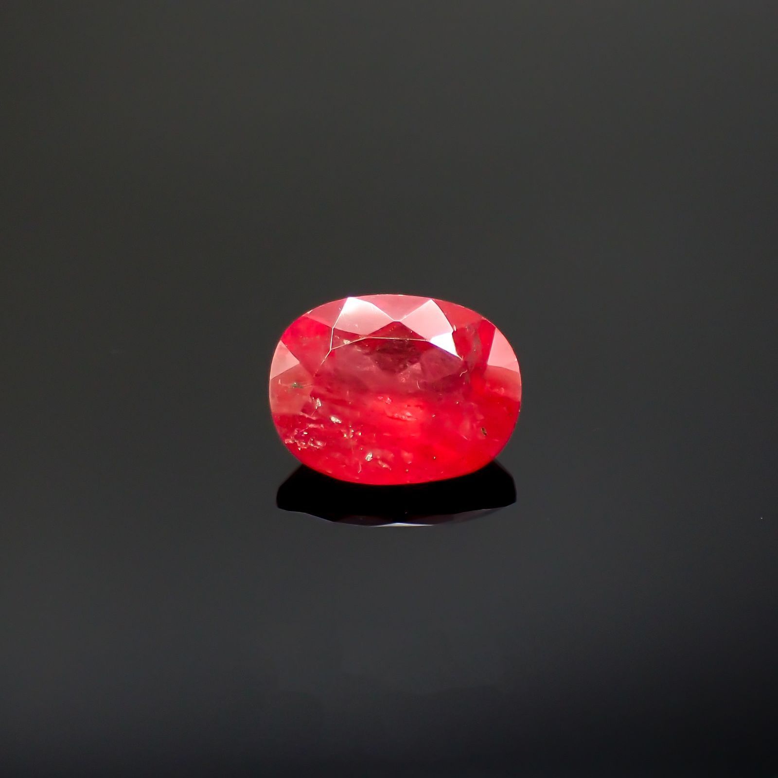 ロードナイト(宝石名ロードナイト)ブラジル産 識別済 2.32ct / 9.2x7.2mm前後 [220616713]