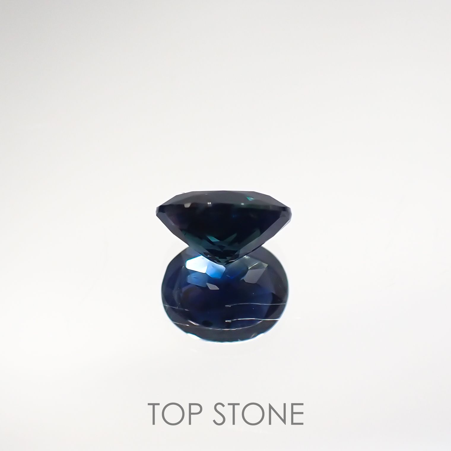 ミルキーシーンサファイア非加熱(宝石名シーン・サファイア) ケニア産 0.68ct 識別済[210712079]5.7×4.7mm前後