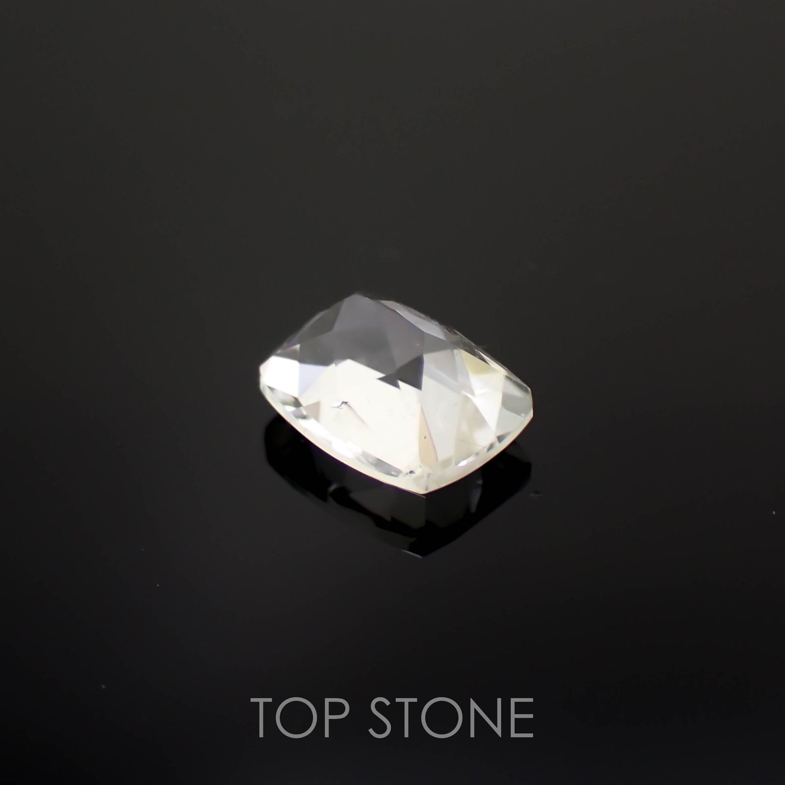 オリゴクレース(宝石名オリゴクレース)ブラジル産 1.49ct 識別済[221219440]7.9x6.4mm前後