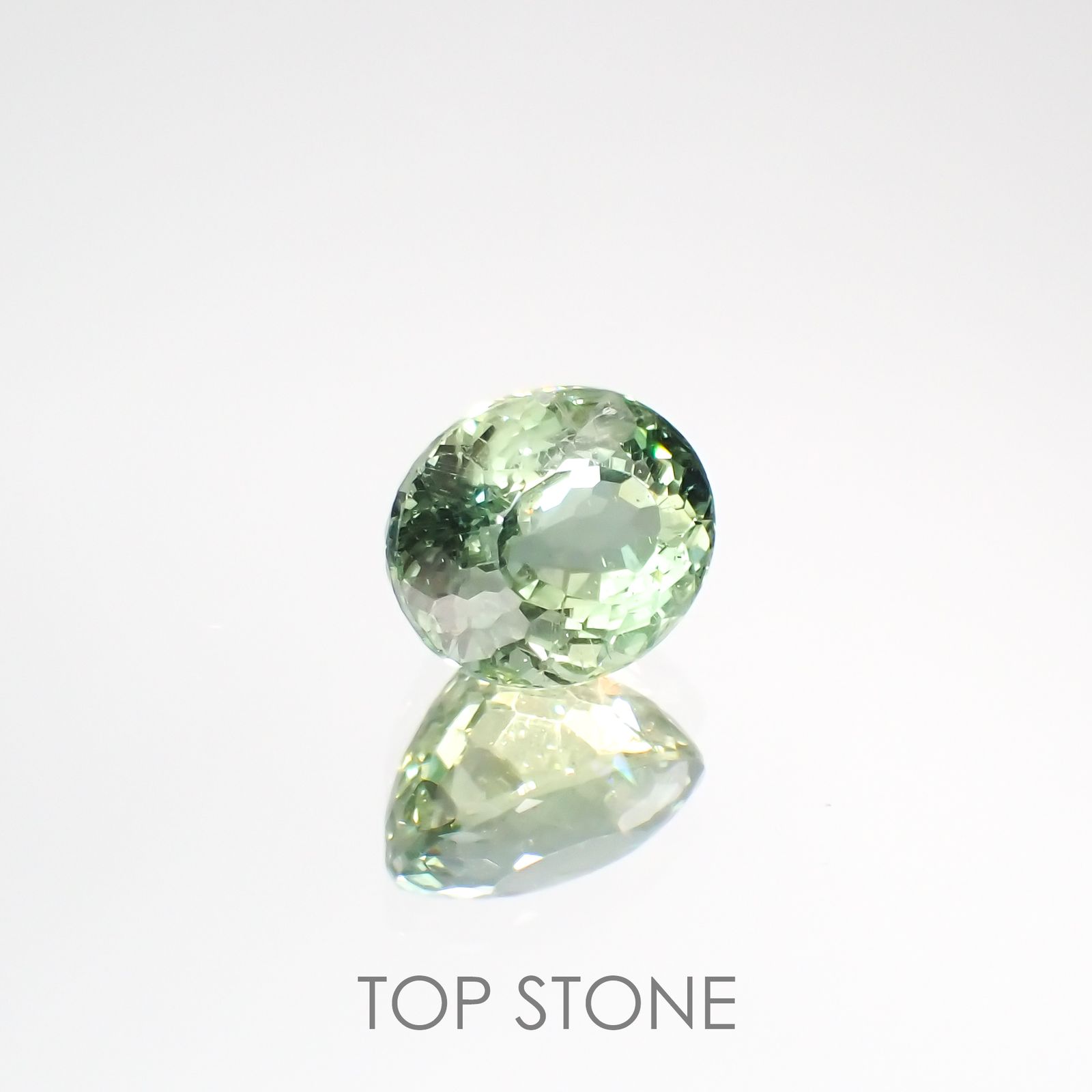 グリーンアパタイト(宝石名アパタイト) マダガスカル産 2.08ct 識別済[211113807]7.9×6.7mm前後