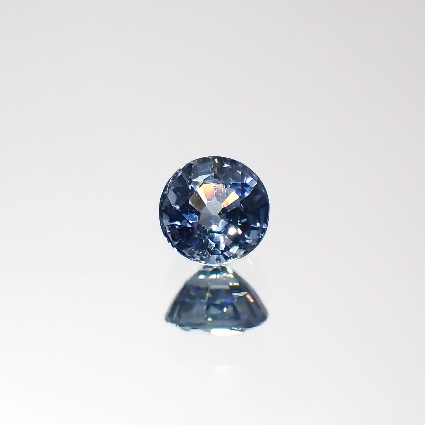 アイスブルーサファイア(宝石名サファイア)スリランカ/マダガスカル産 0.30ct 識別済[220515974]3.8x3.8mm前後