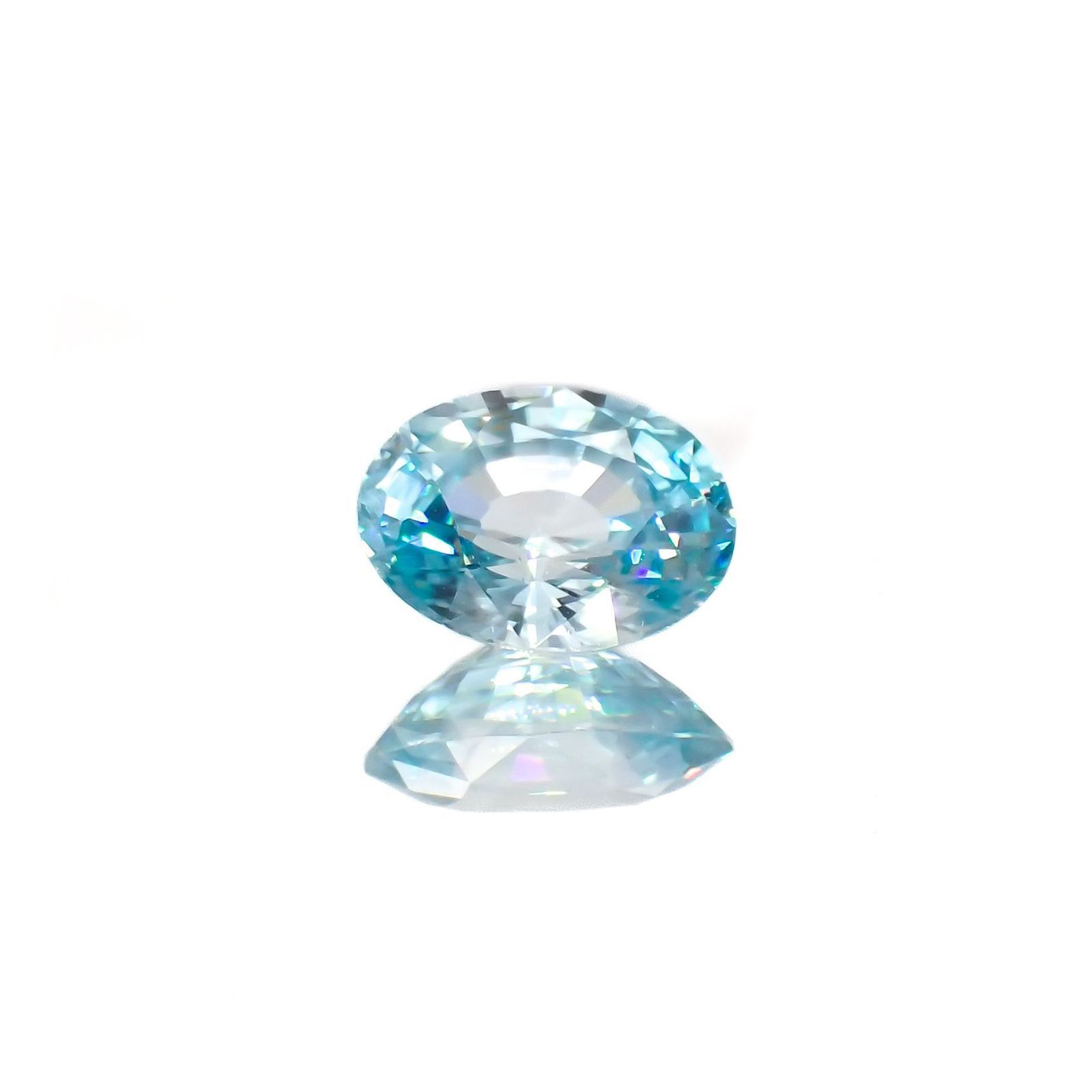 バイカラーブルージルコン カンボジア産 1.80ct / 7.9x6.1mm前後 [251120985]