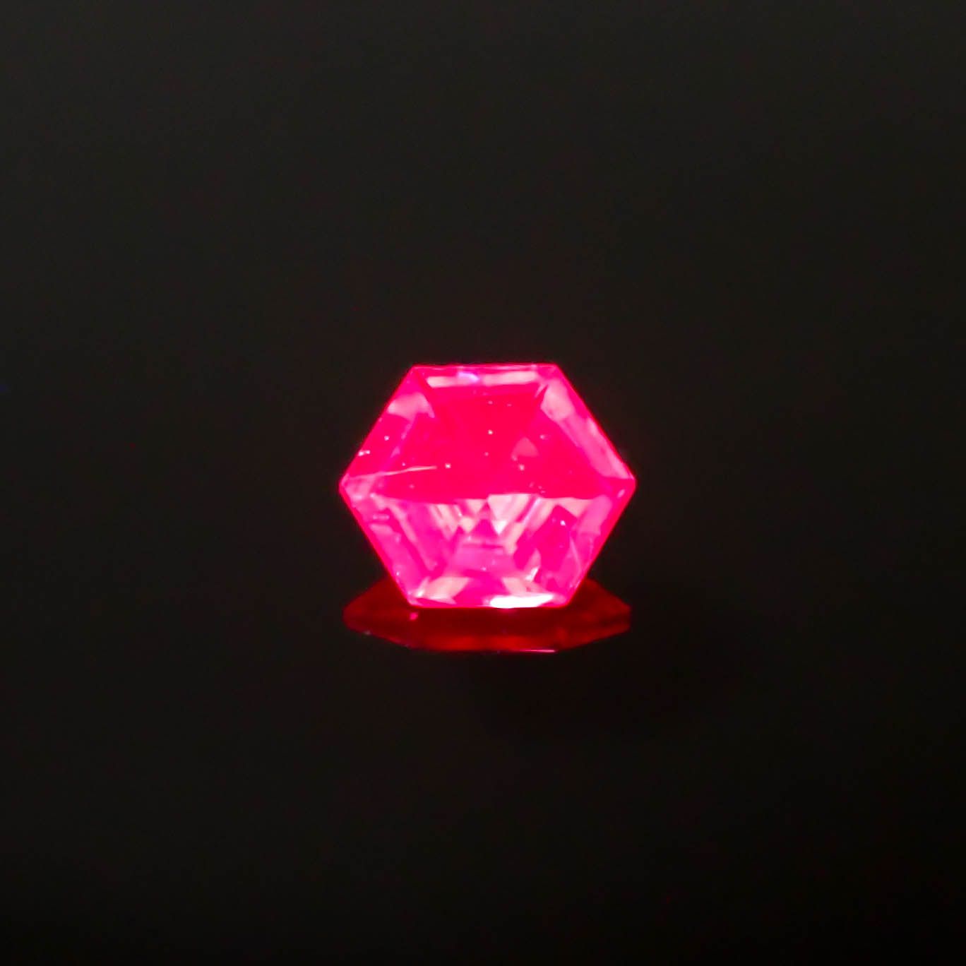 ◇ヘキサゴンカット◇ルビー 非加熱 モザンビーク産 0.18ct [250630505]3.4x3.4mm前後