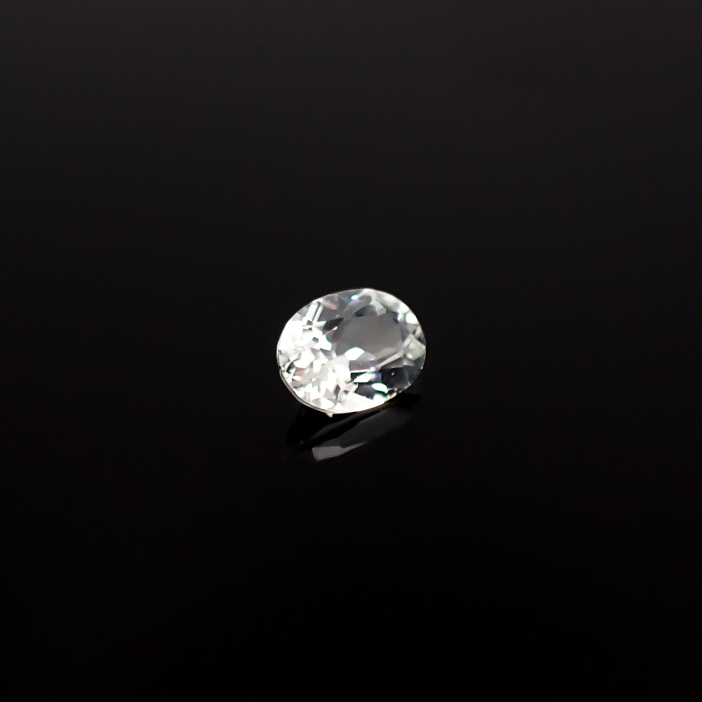 アクロアイト ナイジェリア産 0.24ct / 4.7x3.4mm前後 [251231362]