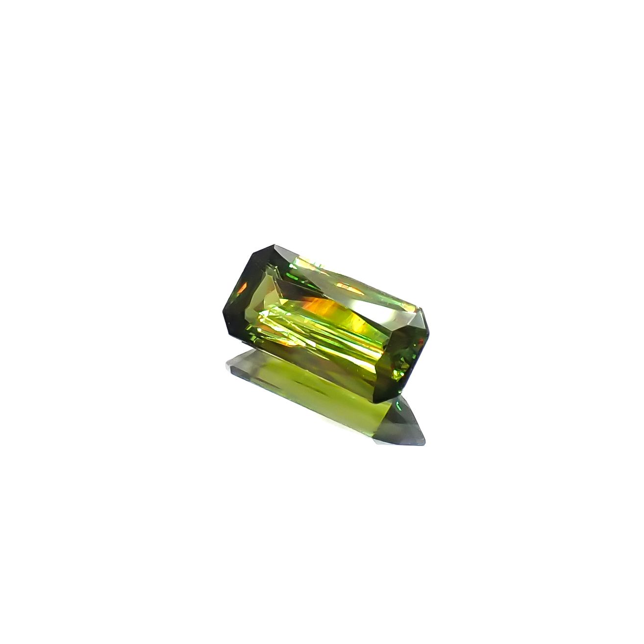 カラーチェンジスフェーン パキスタン産 0.80ct[231224765]8.3x4mm前後