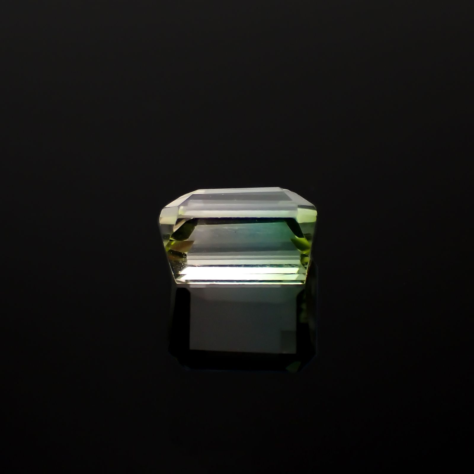 バイカラートルマリン(宝石名トルマリン)ルワンダ産 2.44ct 識別済[221119009]7.9x7mm前後