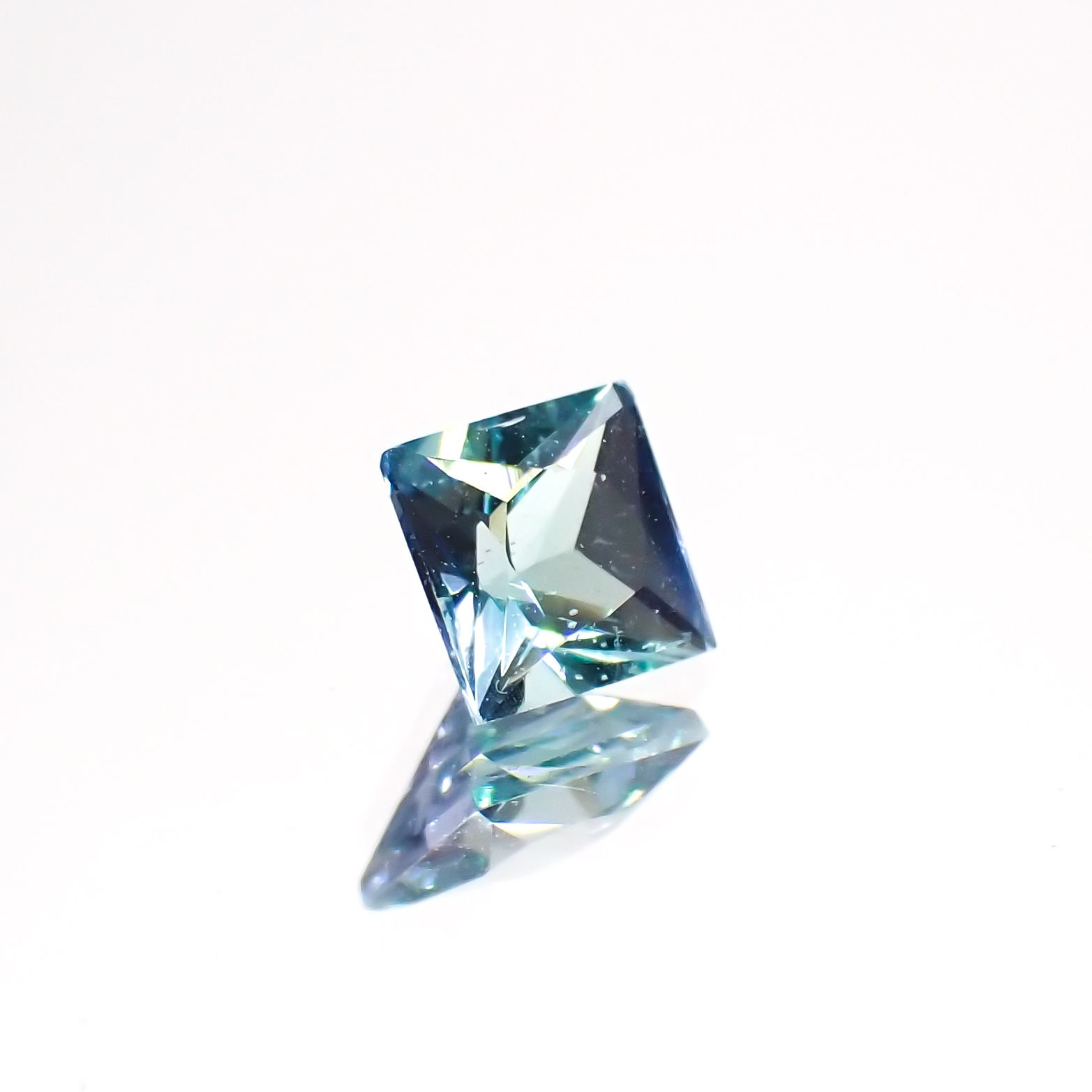 ◇プリンセスカット◇ブルーコーネルピン タンザニア産 0.34ct[231224500]3.9x3.9mm前後