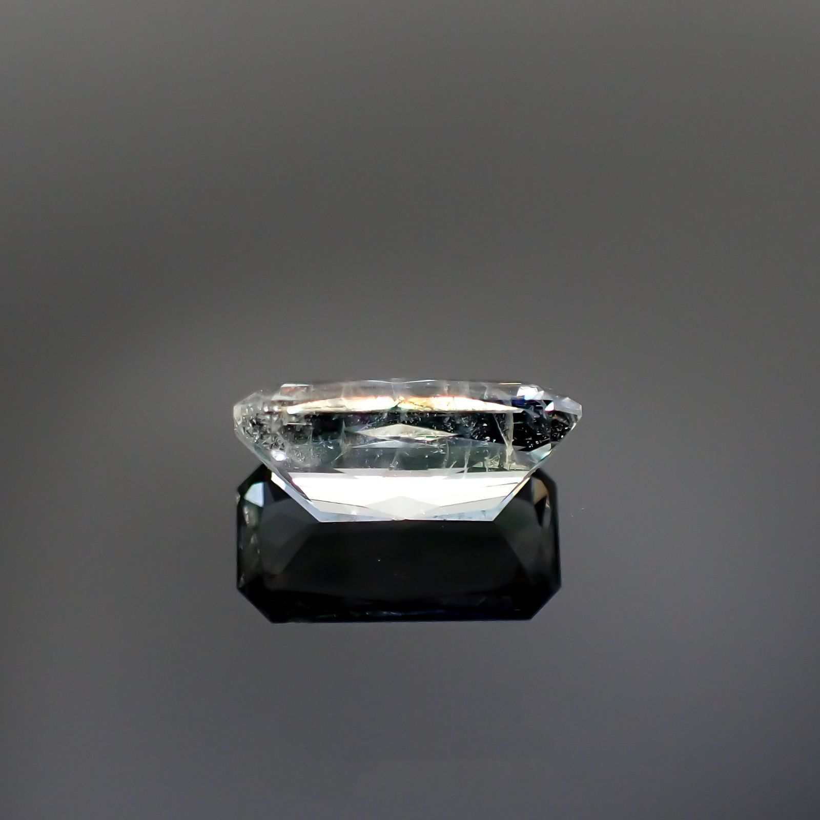 ジェレメジェバイト(宝石名エレメージェバイト)ナミビア産 1.418ct ソ付(彩珠)[230823130]9.2x5mm前後