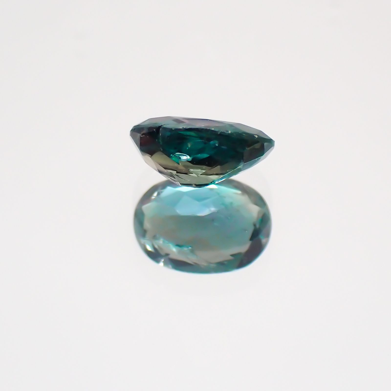 アレキサンドライト ブラジル産 ルース 0.38ct[20052697]5.2×3.5mm前後