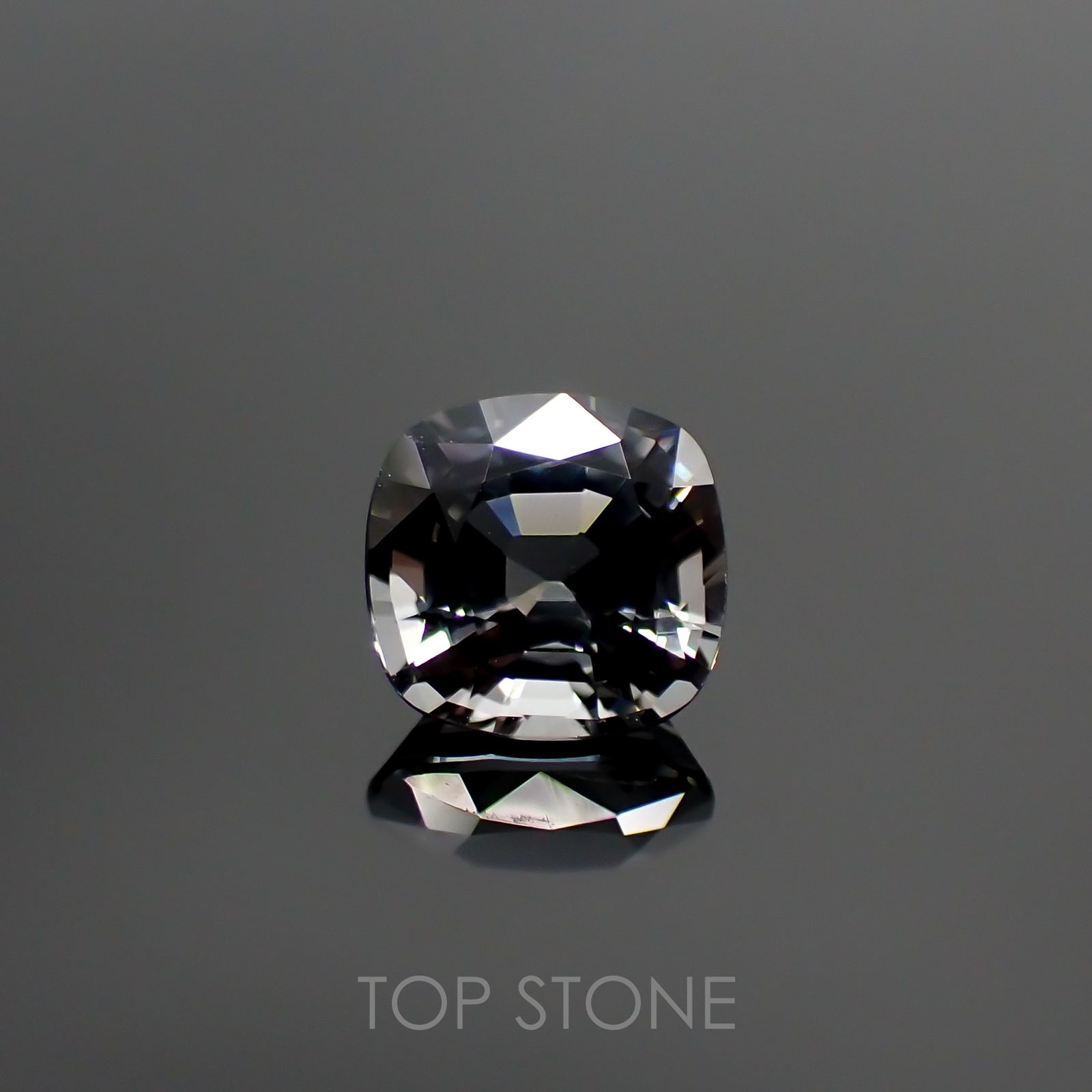 プラチナスピネル(宝石名スピネル) ビルマ産 0.889ct ソ付(彩珠)[210912851]5.5×5.4mm前後
