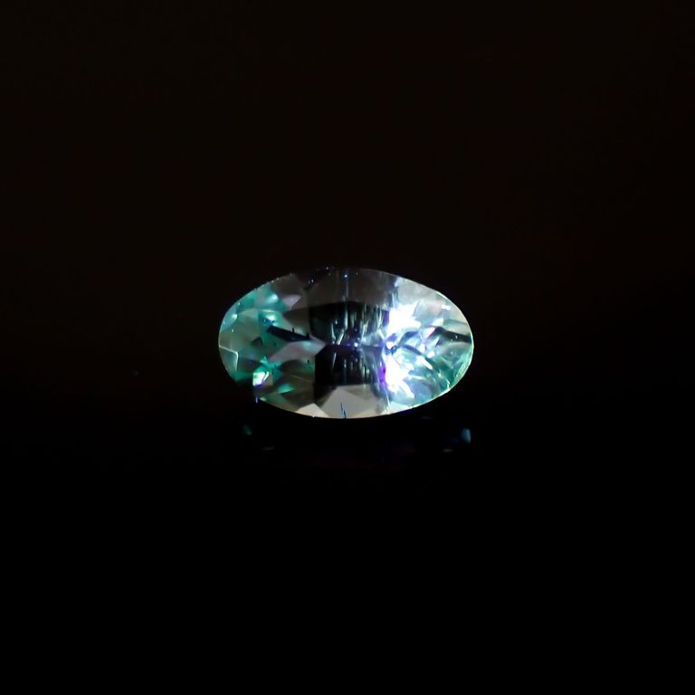 長波365(ライト)の照射で蛍光