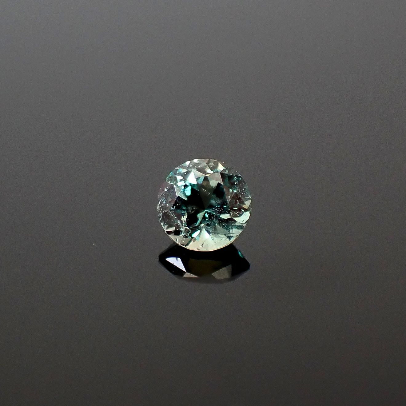 アレキサンドライト ロシア産 0.094ct / 2.7x2.7mm前後 [260532150]