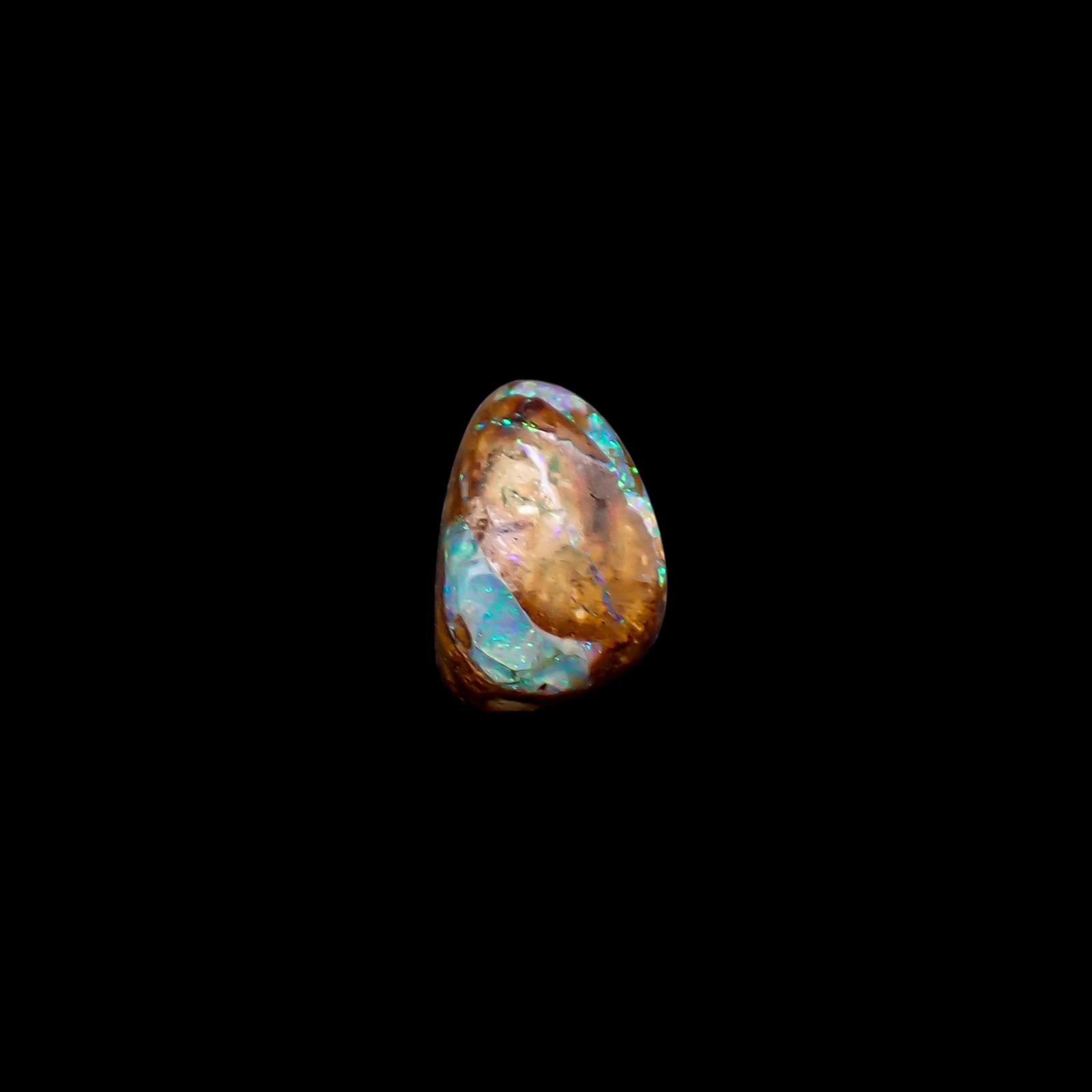 ボルダーオパール オーストラリア産 0.58ct / 7.3x4.9mm前後 [260933076]