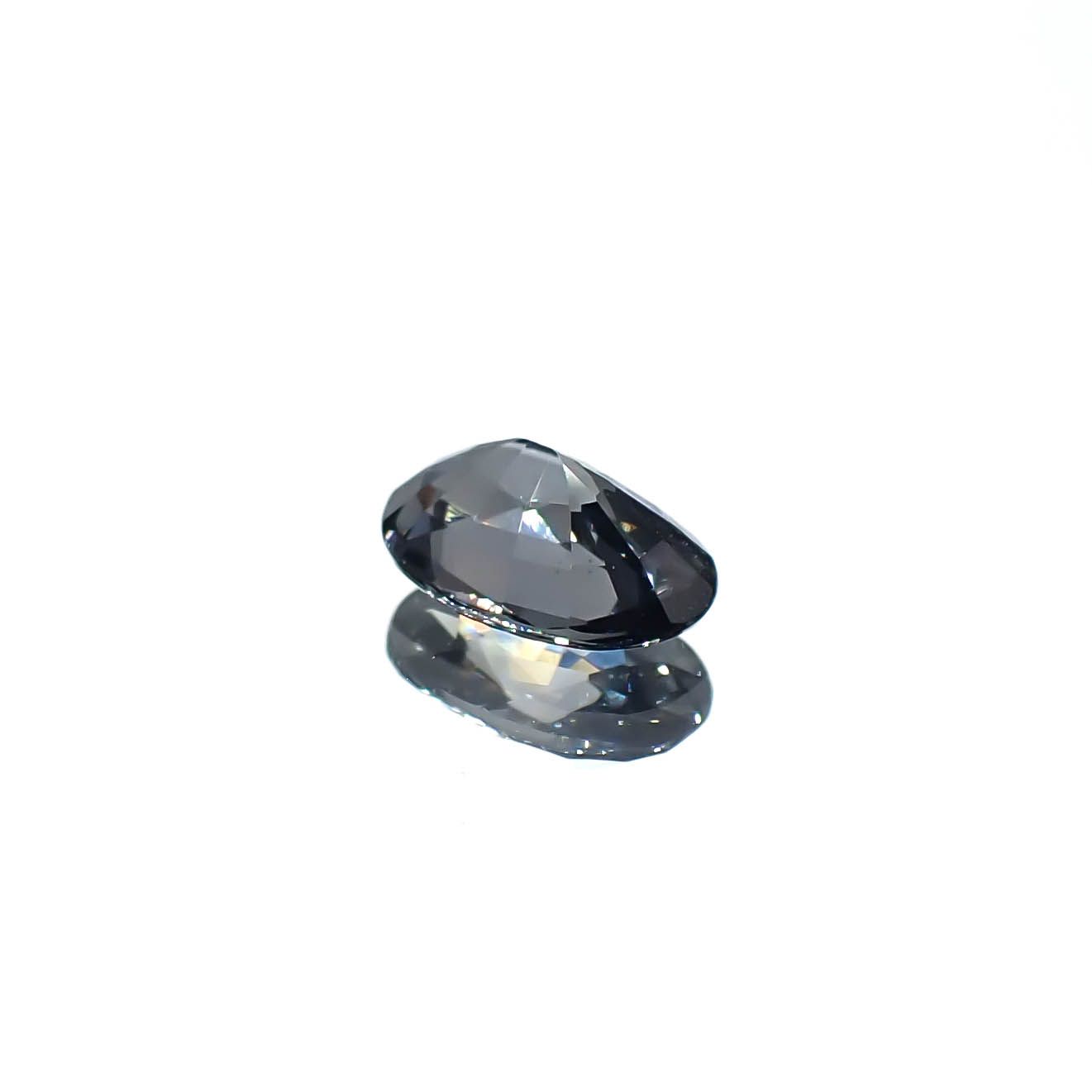 プラチナスピネル(宝石名スピネル)ビルマ産 0.60ct 識別済[250730760]6.6x4.3mm前後