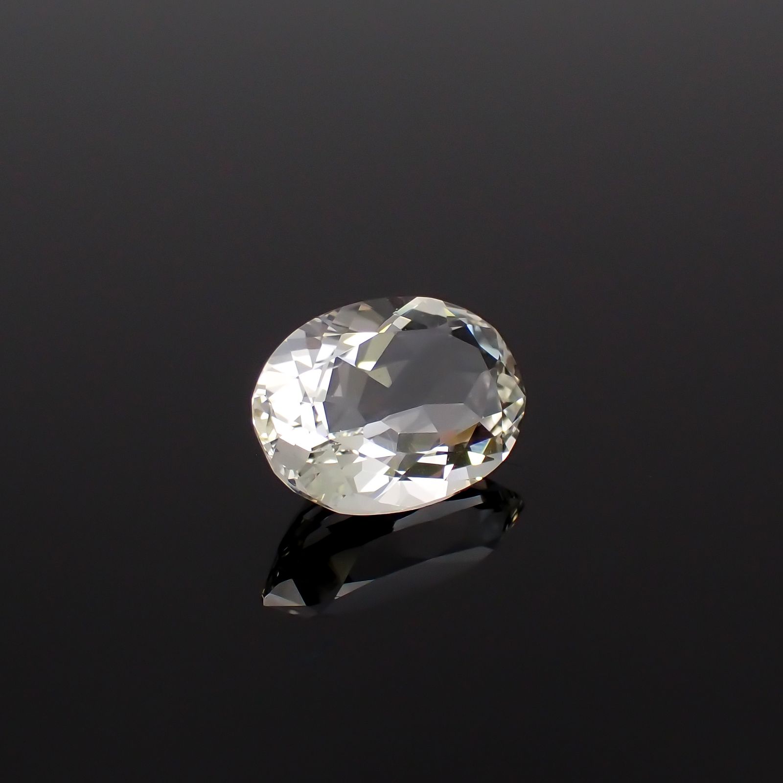 サニディン ドイツ・フルカナイフェル郡産 3.31ct[231023690]12.2x8.7mm前後