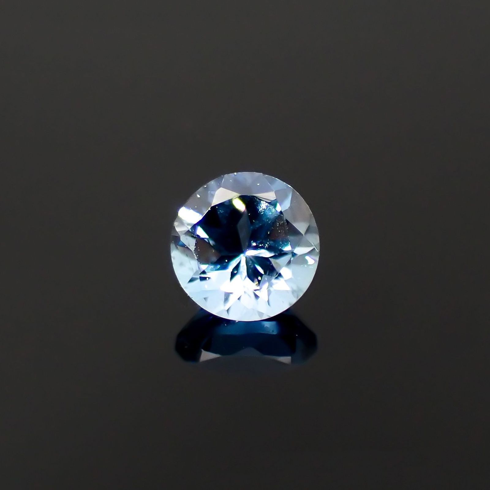 サンタマリアアクアマリン(宝石名アクアマリン)ブラジル産 識別済 0.17ct / 3.5x3.5mm前後 [260221847]