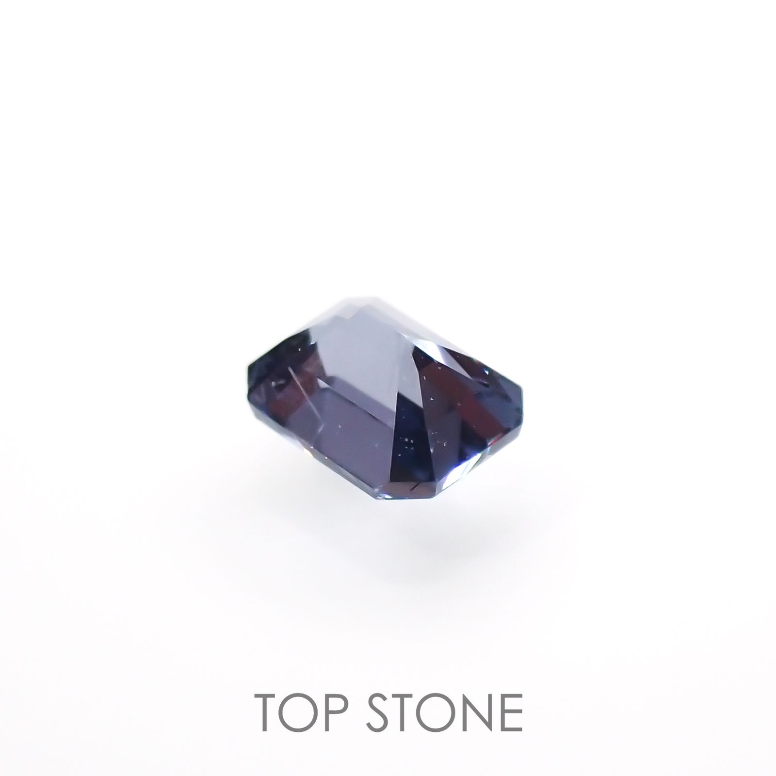 カラーチェンジガーネット アレキタイプ(宝石名ガーネット)マダガスカル・ベキリー産 0.12ct 識別済[220616549]2.9x2.2mm前後