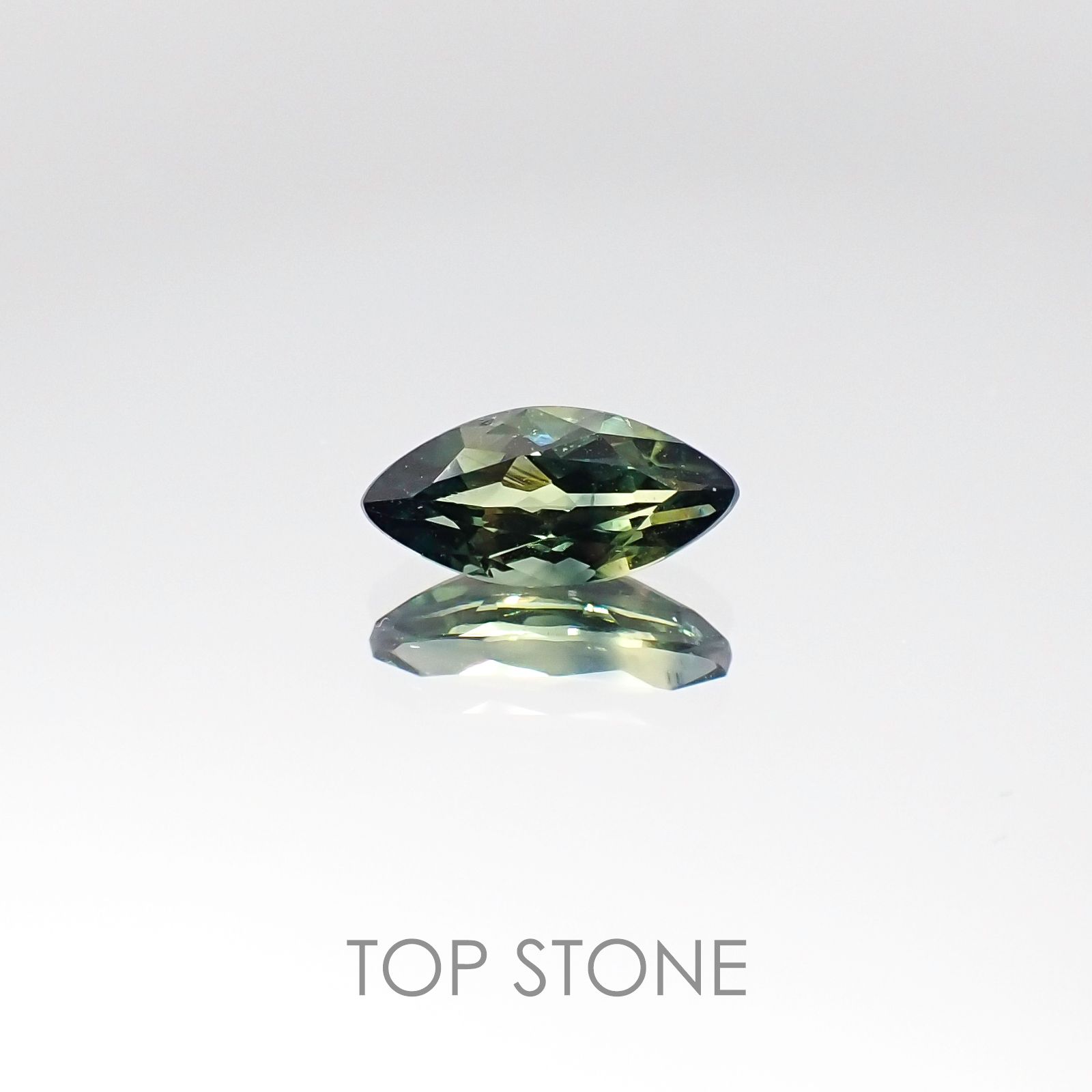 パーティカラーサファイア(宝石名パーティカラード・サファイア) ケニア産 0.65ct 識別済[20063026]7.9×3.6mm前後