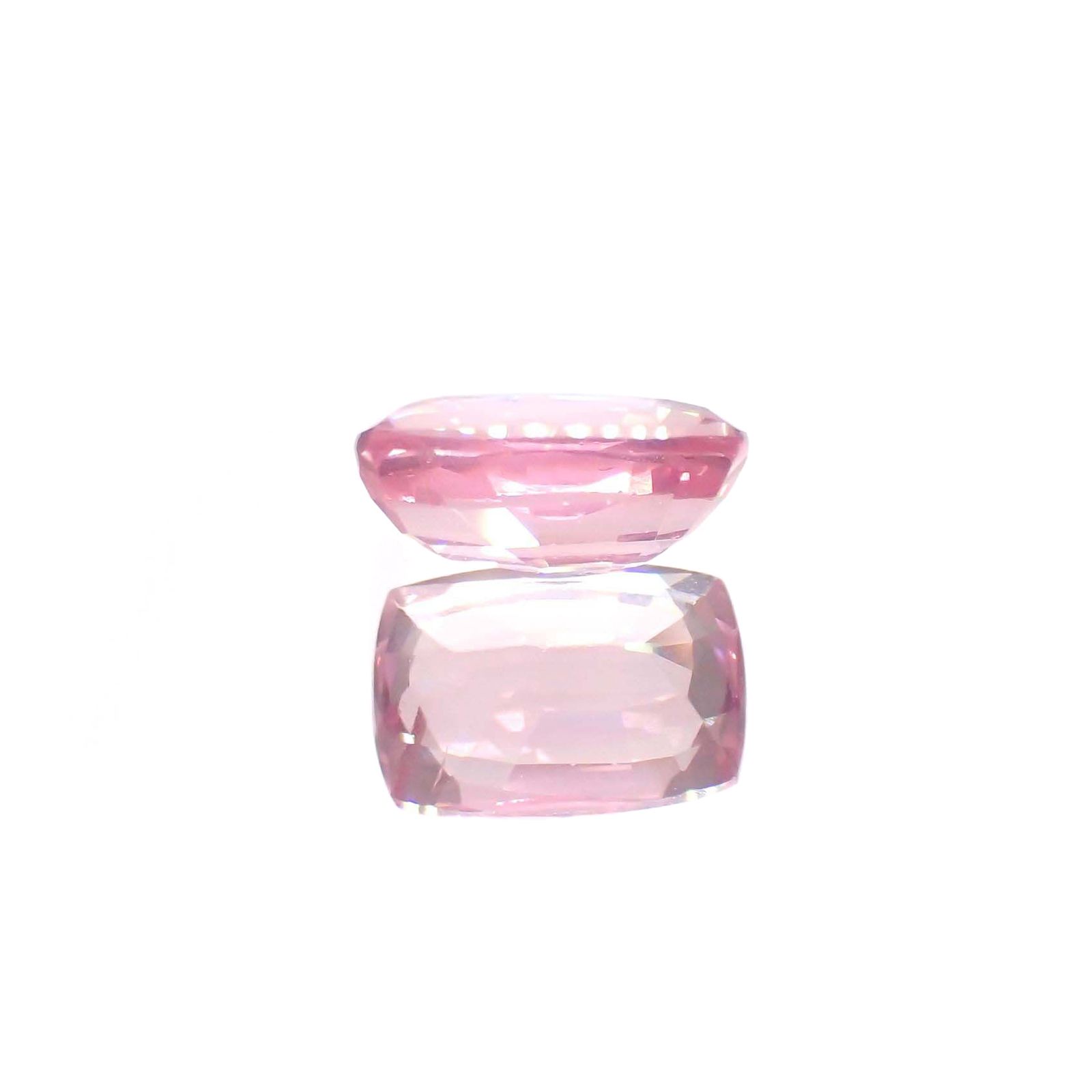 ピンクスピネル(宝石名ピンク・スピネル)タンザニア産 ソ付(彩珠) 1.120ct / 7.3x5mm前後 [260222569]