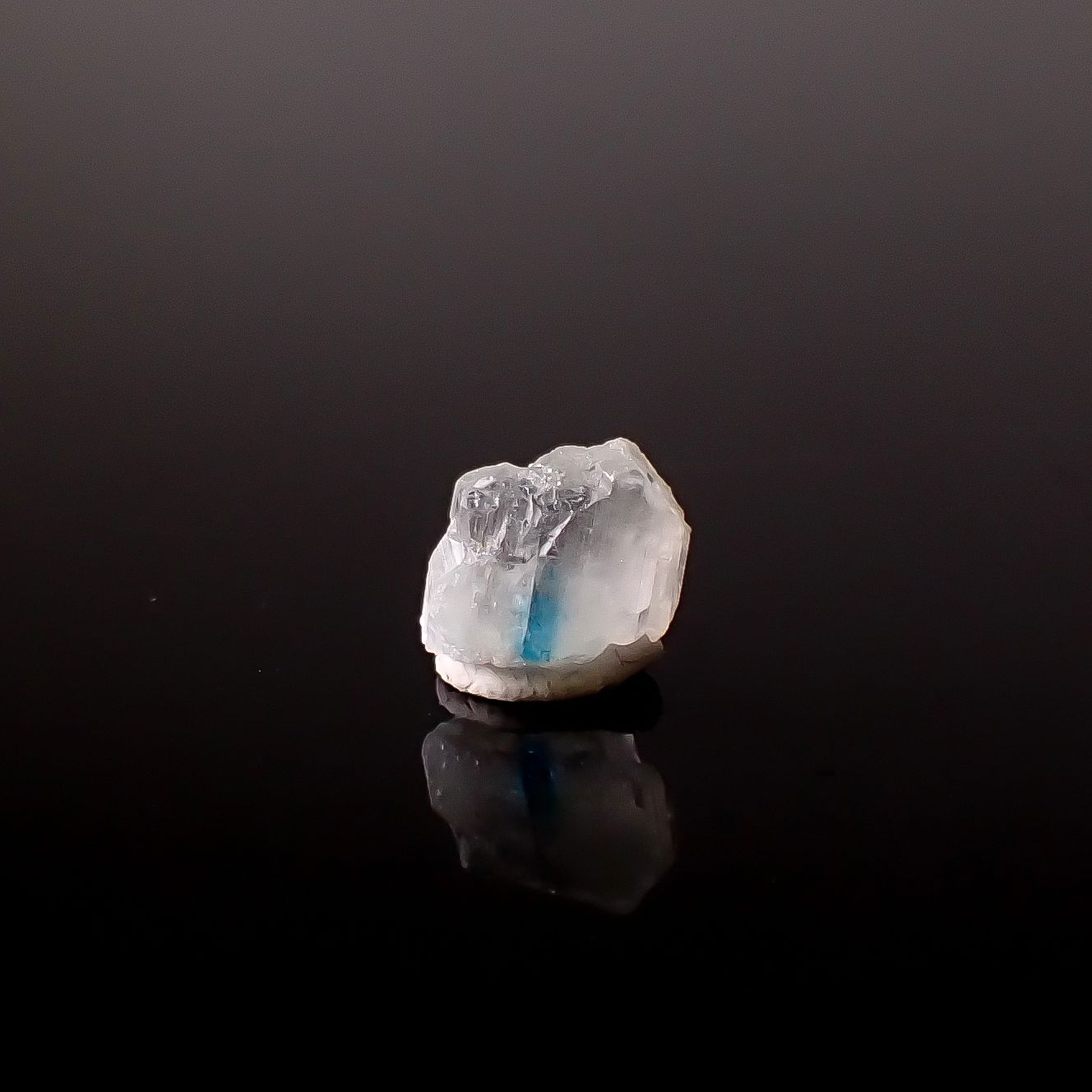 ユークレース 原石 ブラジル産 3.66ct / 9.2x8.3mm前後 [260231731]