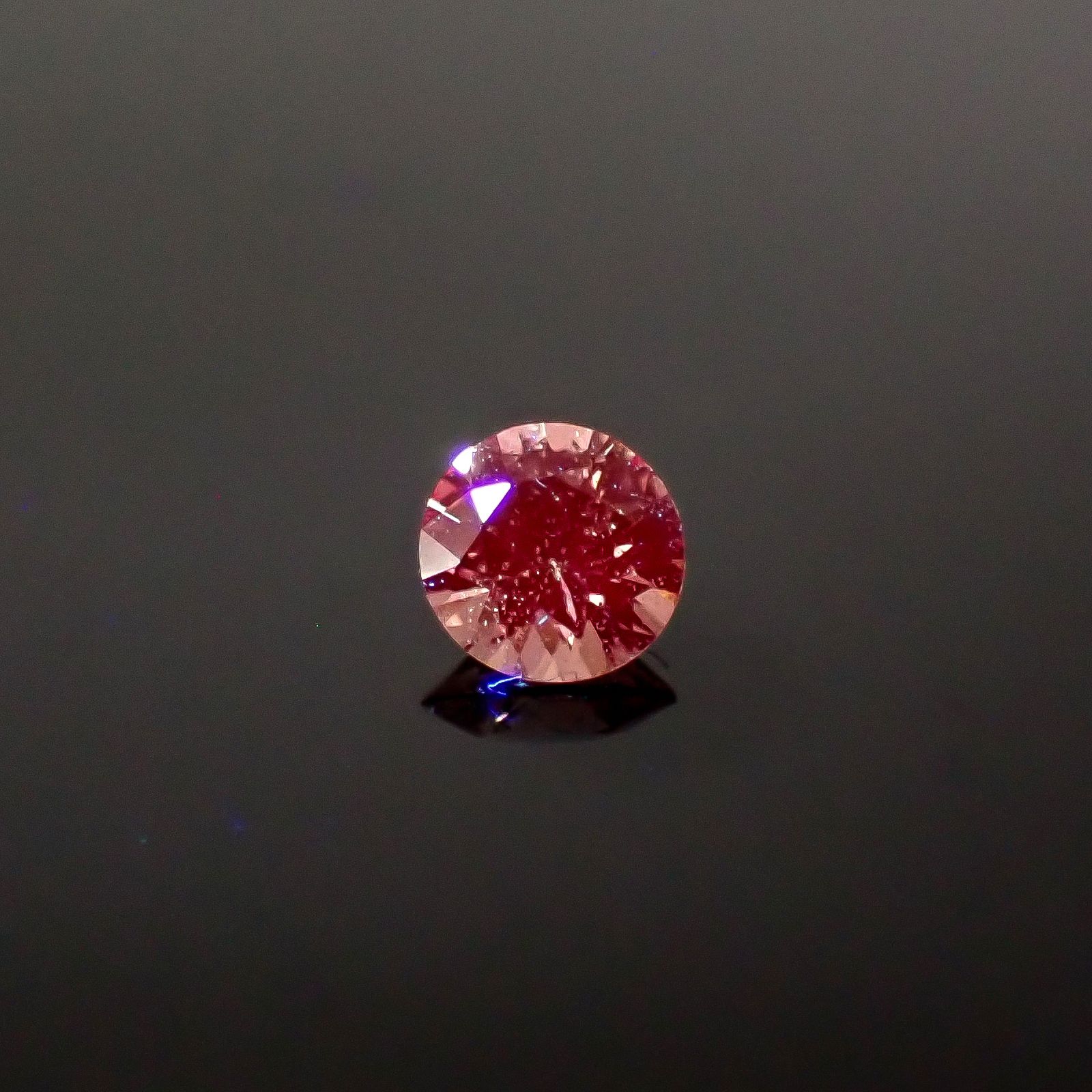 パパラチャサファイア(宝石名サファイア/別名パパラチャ・サファイア)スリランカ/マダガスカル産 DGL鑑付 0.211ct / 3.7x3.75mm前後 [260131623]